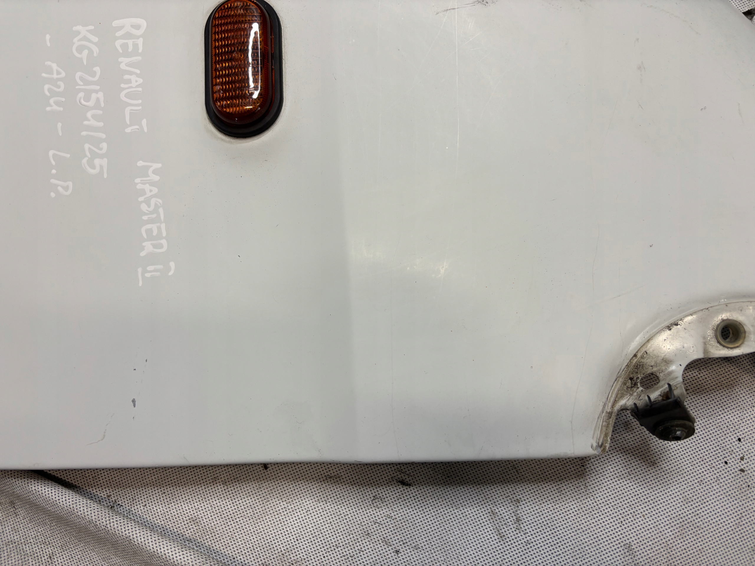 fender left front Renault Master II 2 przedlift k: 0389