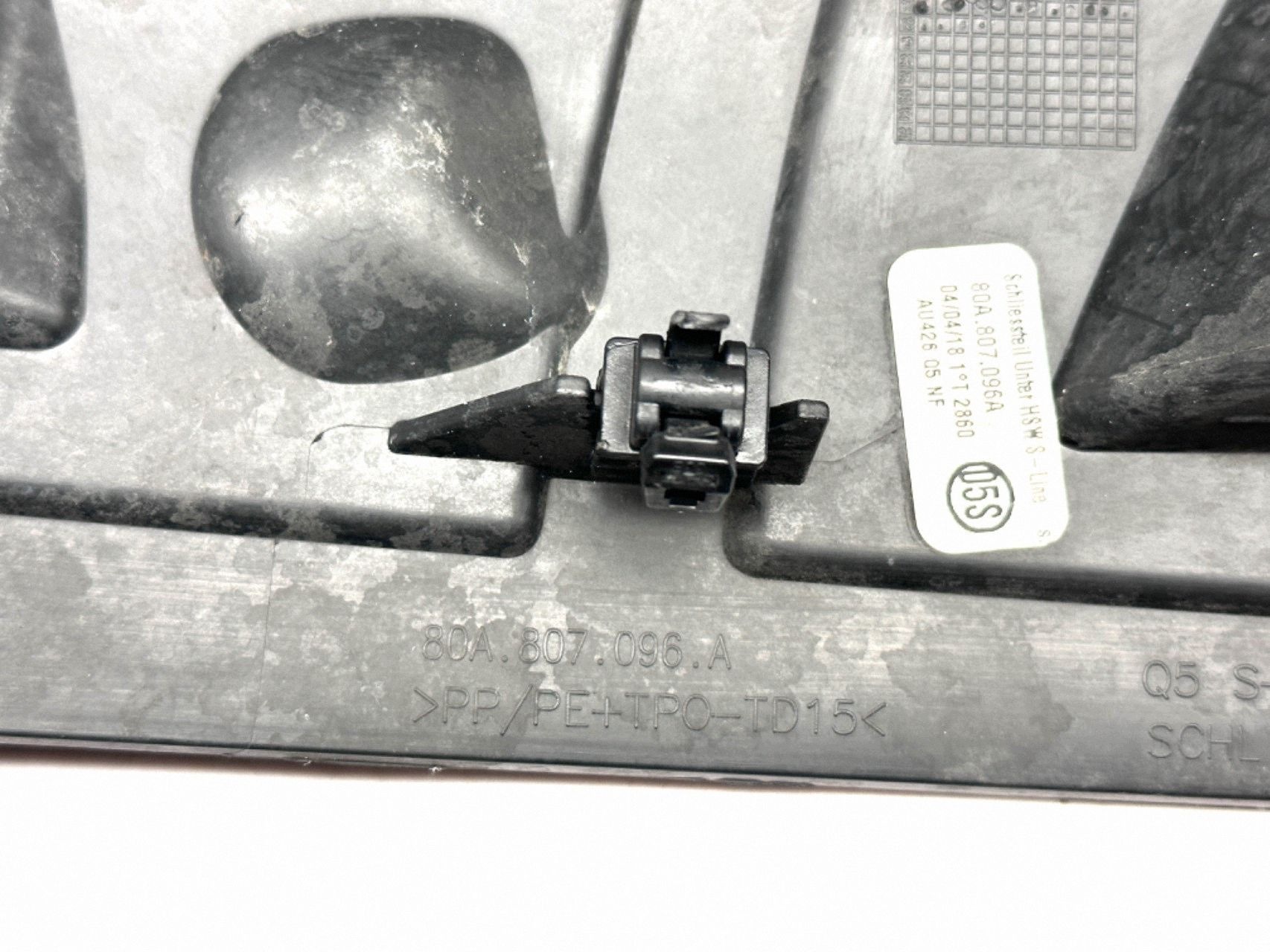 AUDI Q5 SLINE SQ5 80A FY holder bumper bracket right front 80A807096A