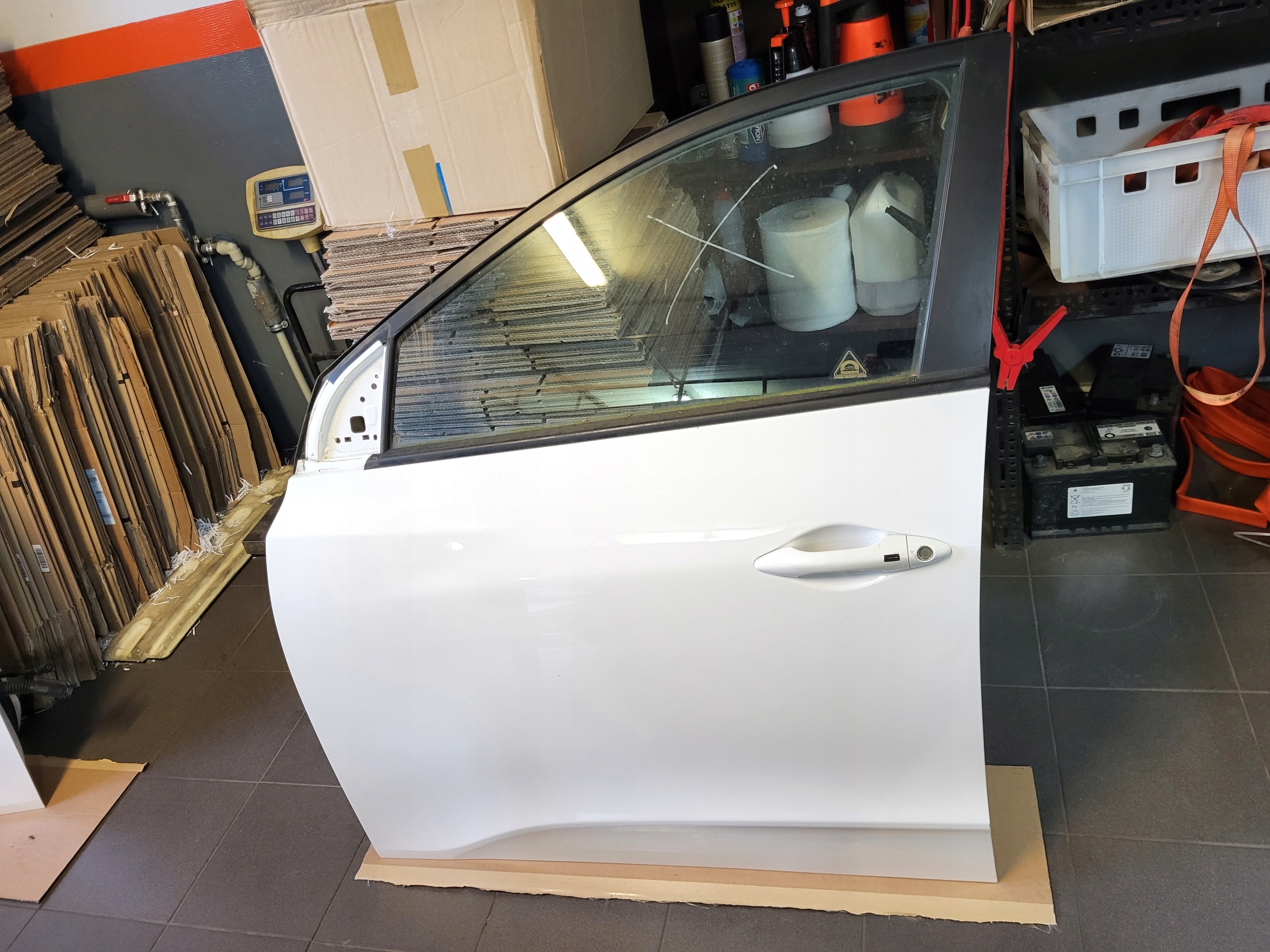 HYUNDAI Ix35 09-15r WD ДВЕРИ СЛЕВА ПЕРЕД В ЦВЕТ