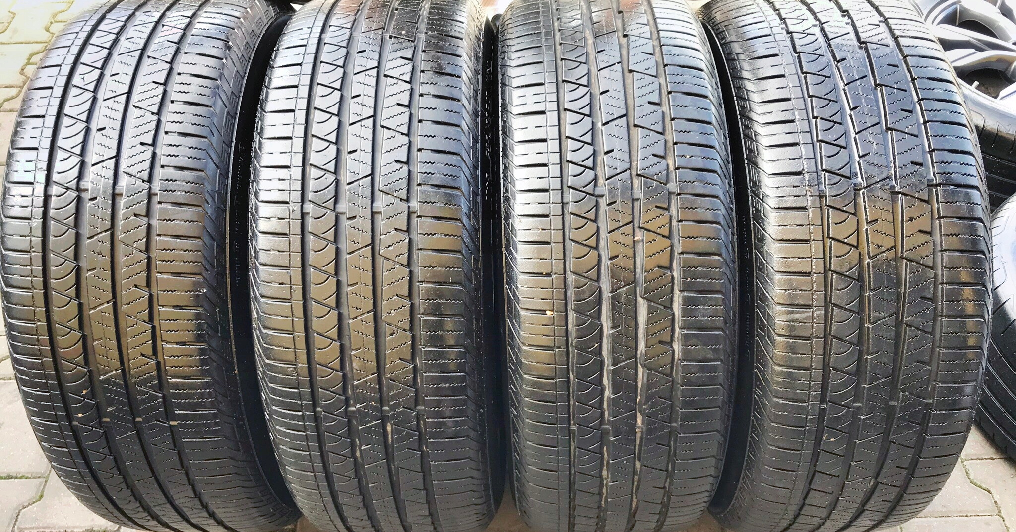 4x 235 / 55R19 Continental CrossContact LX Sport
