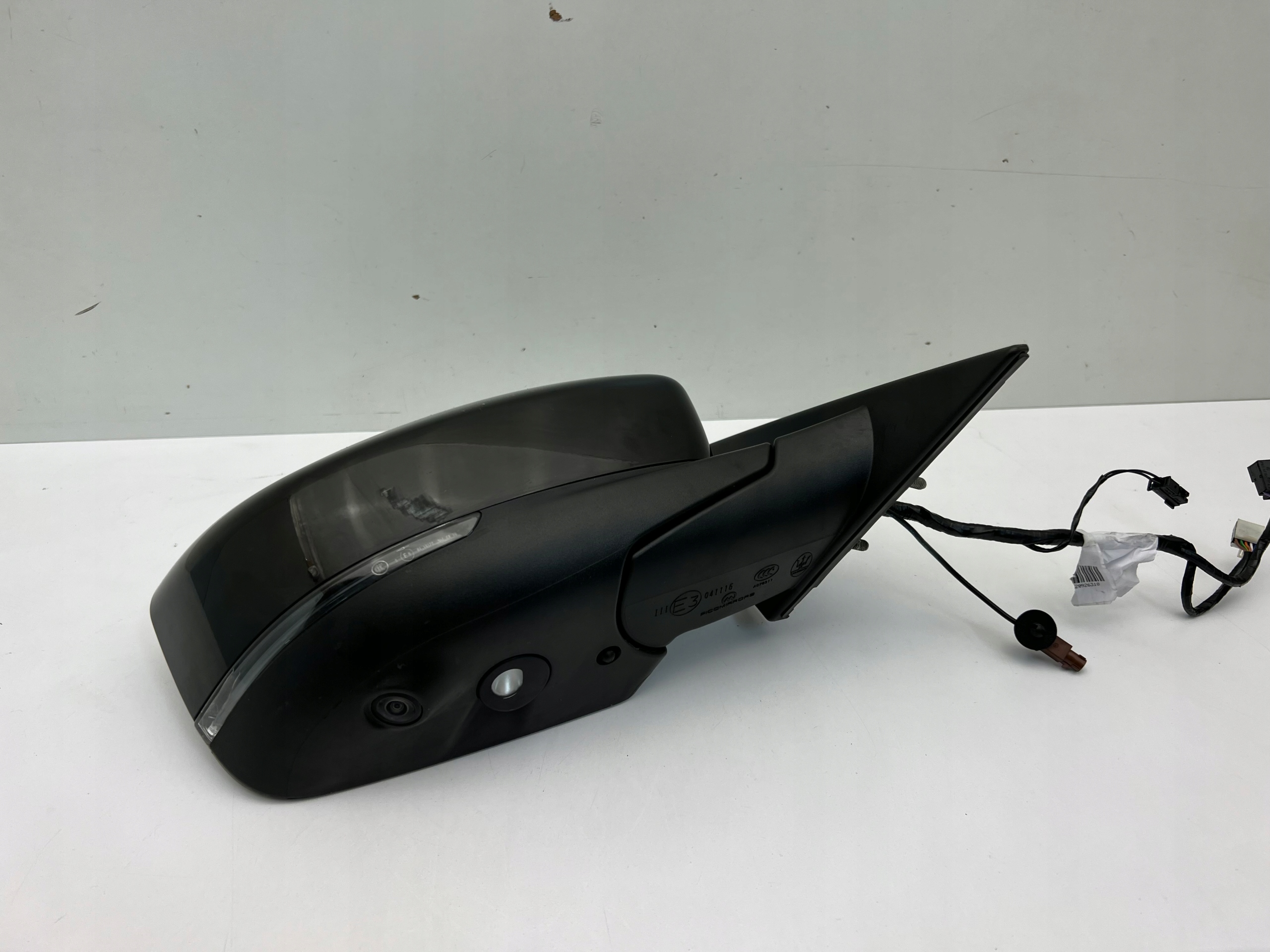 MASERATI LEVANTE LUSTERKO PRAWE 18 PIN KAMERA UK Producent części Maserati OE