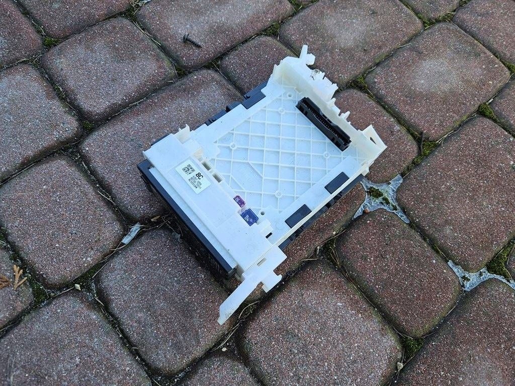 module control unit komfortu BCM Toyota Aygo X 82730-70011