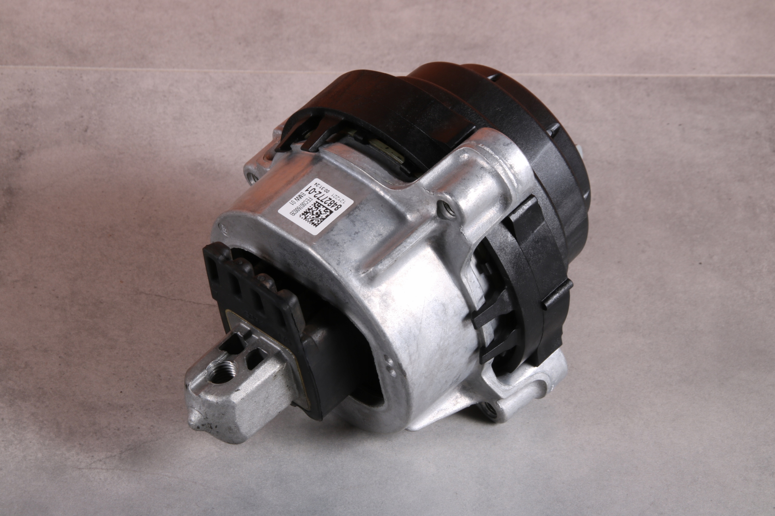 BMW G30 G31 B47 B47B B47D B47F XD5O engine mount right 8482772 31 km !!