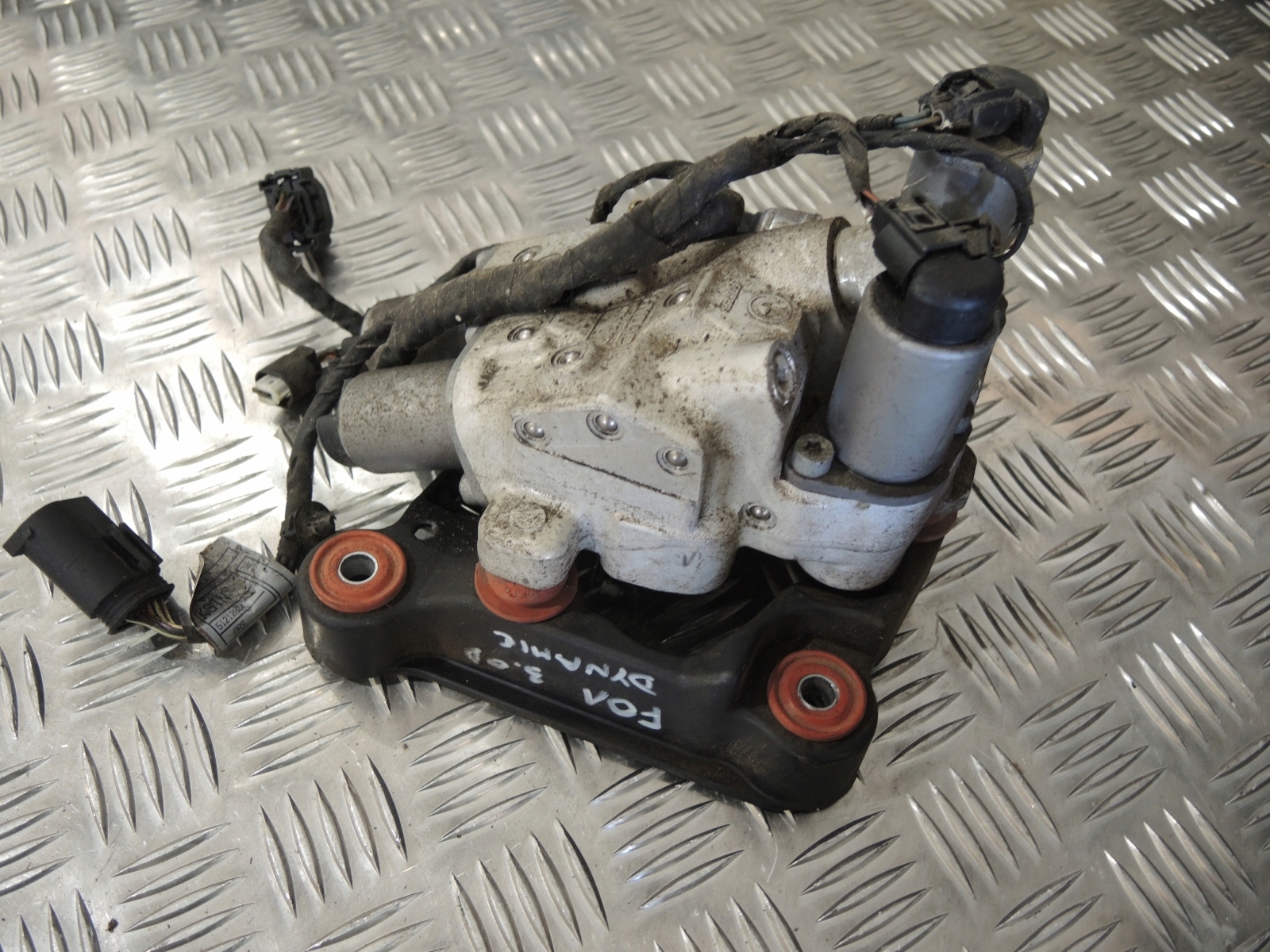 BLOK ZAWORÓW DYNAMIC DRIVE BMW F01 F02 F10 6775258