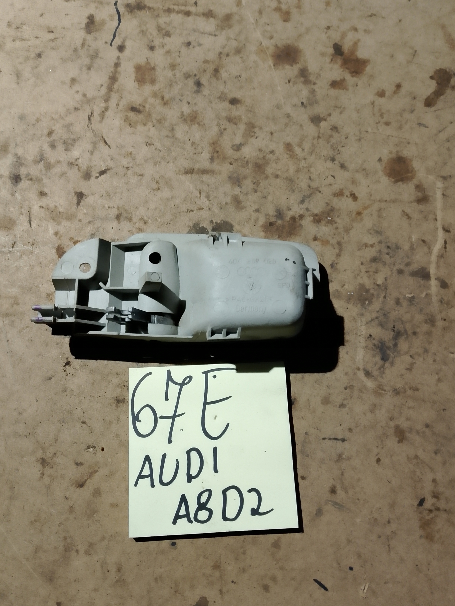 Audi A8 D2 4D0837020F ручка двери внутренняя
