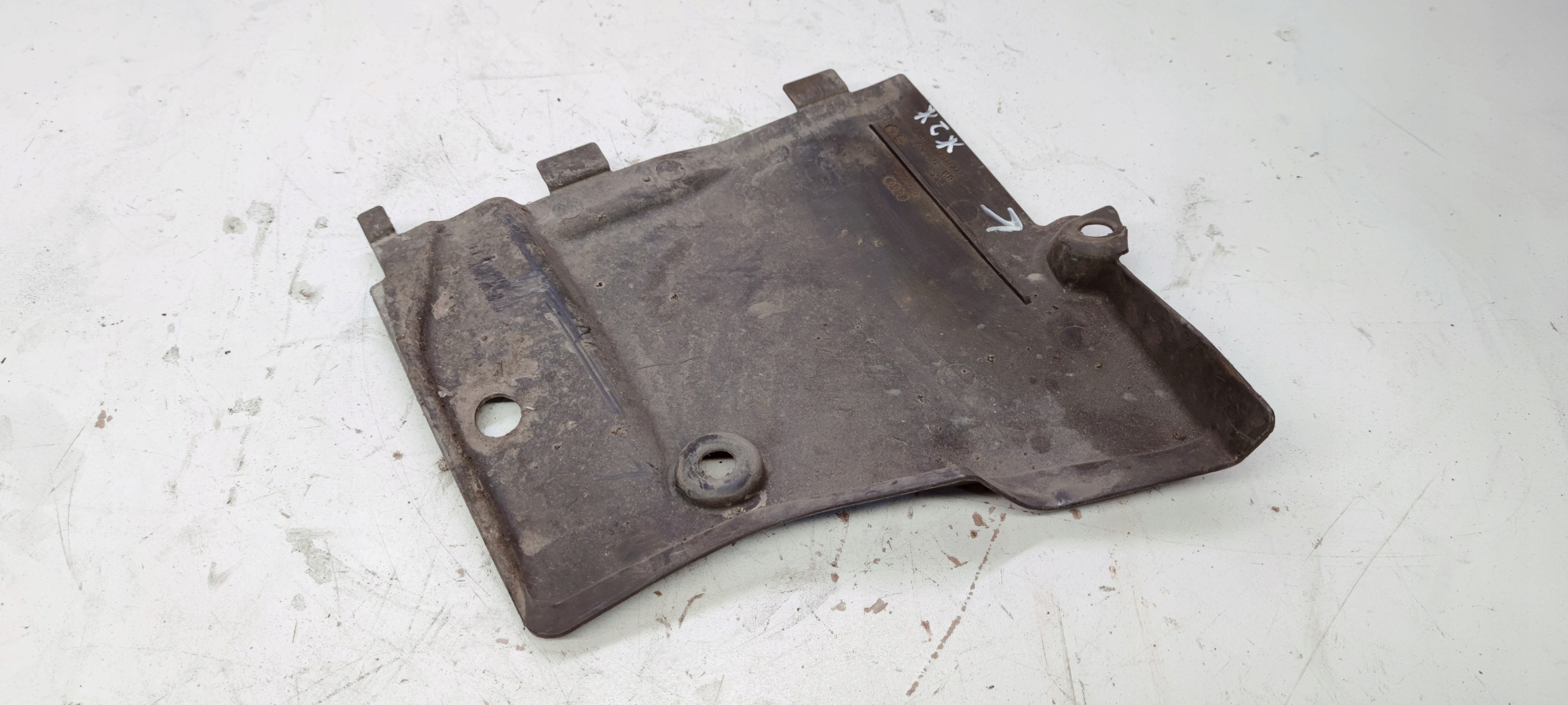 cover chassis front AUDI A4 B9 8W0825202 *2*