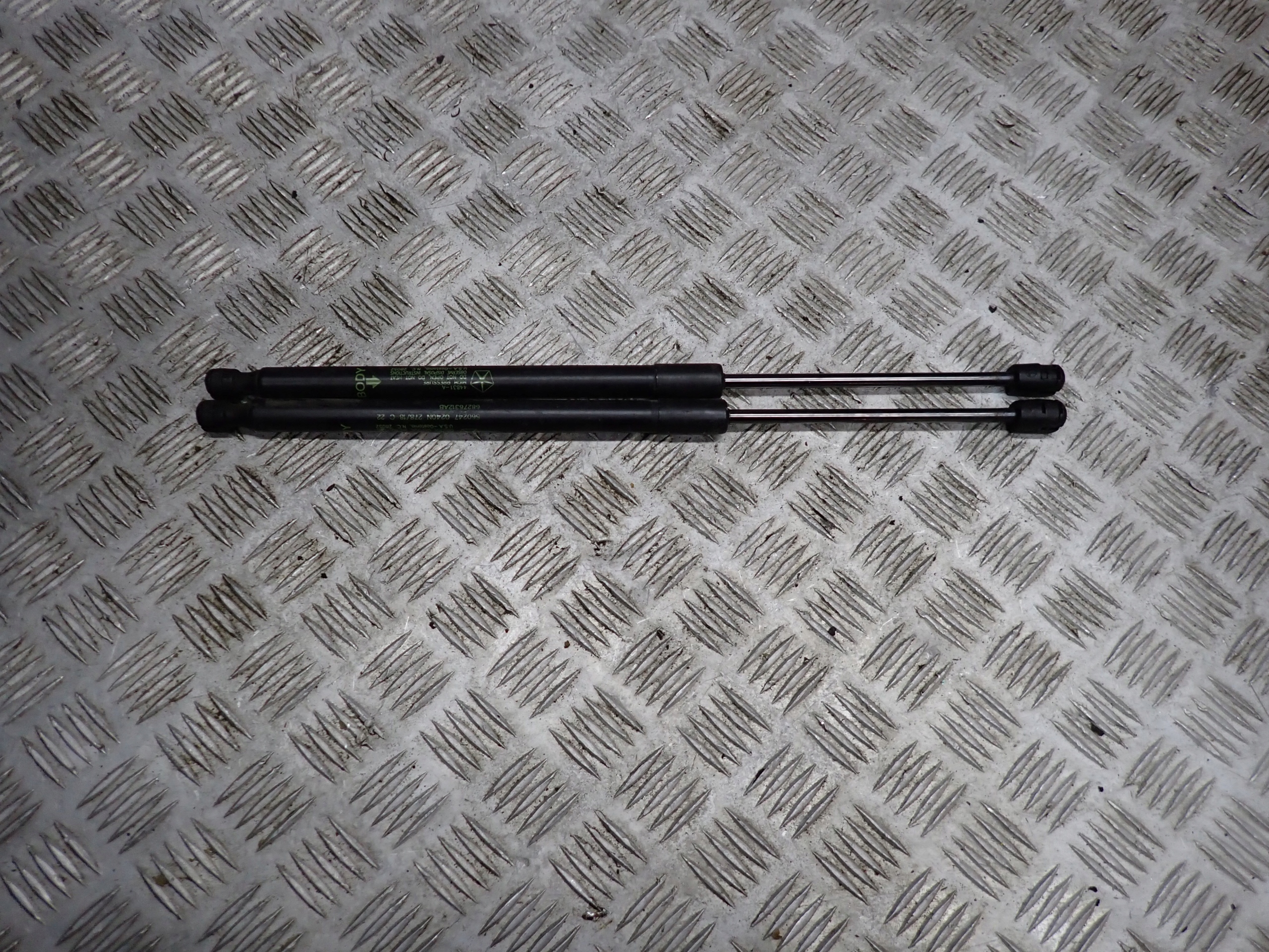 68276312AB - Амортизатори капота Dodge RAM V 2019-