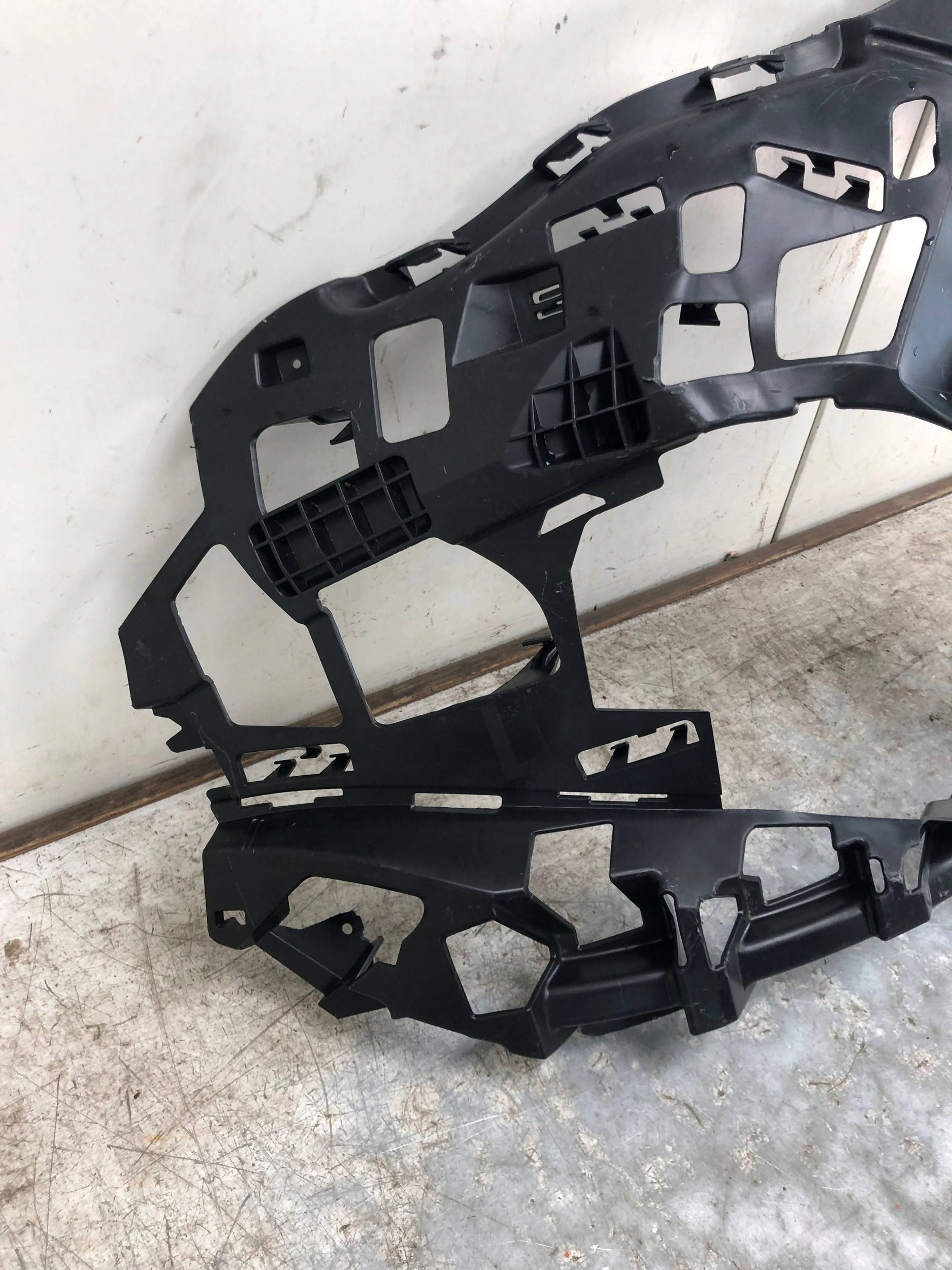 bumper bracket left front MERCEDES W214 AMG A2148852702