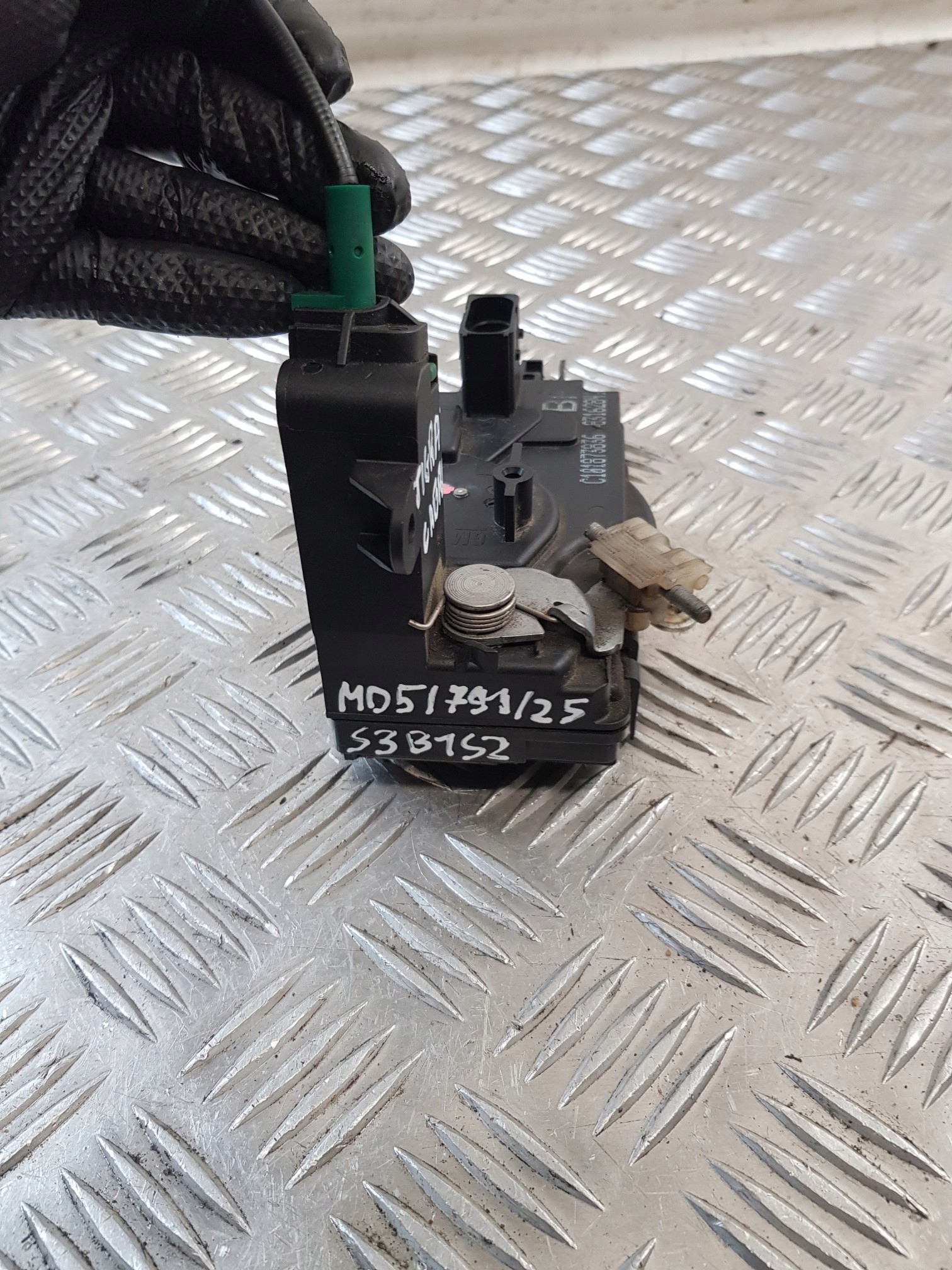 lock door left front 7PIN 93162841 OPEL TIGRA B CABRIO 06R
