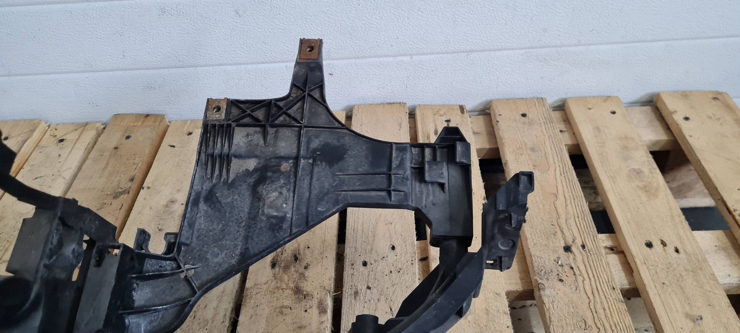 A5 8T S5 LIFT bracket holder support lights left front 8T0805607B
