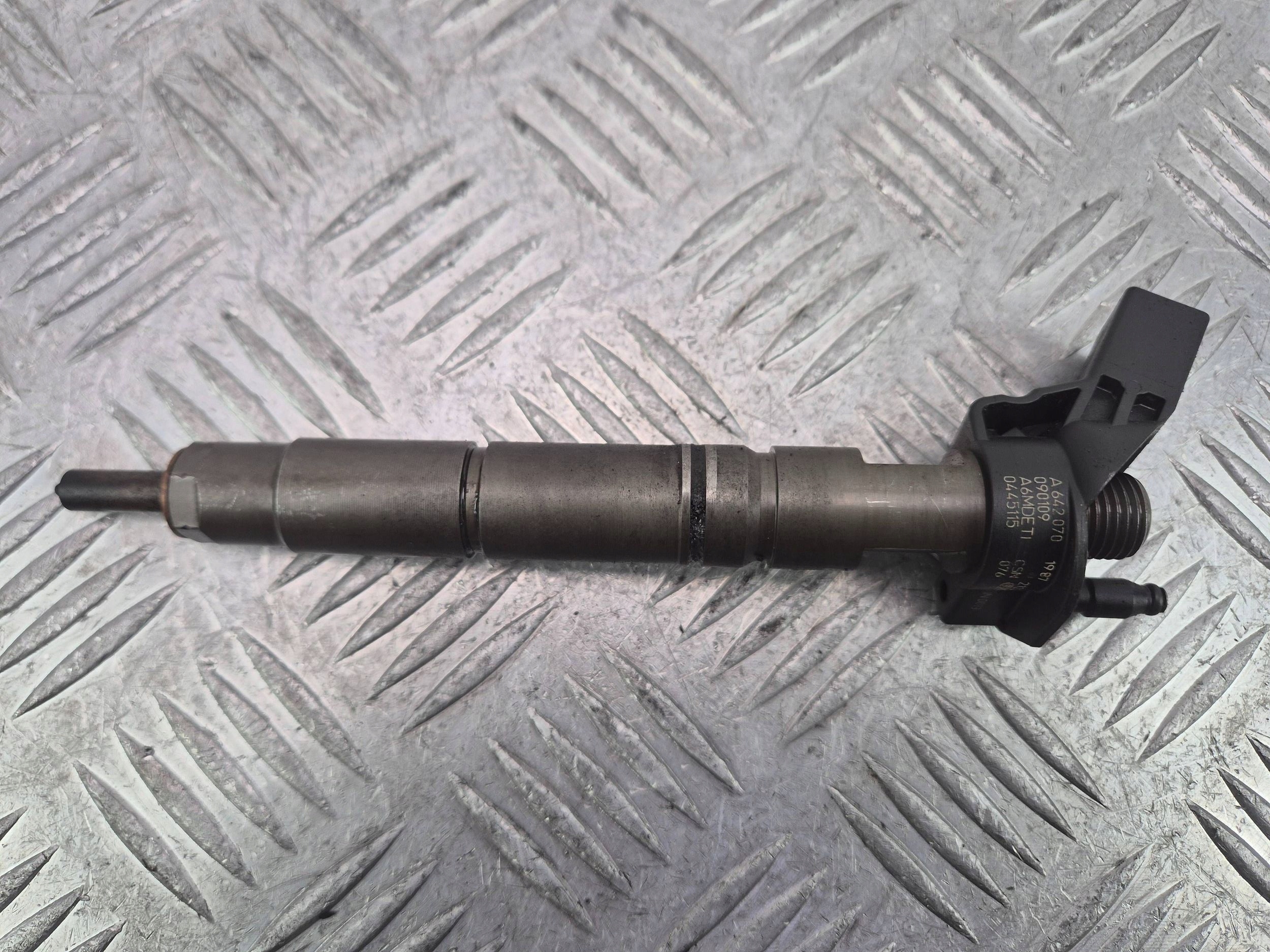 Mercedes CLS 320 CDI W219 injector A6420701987
