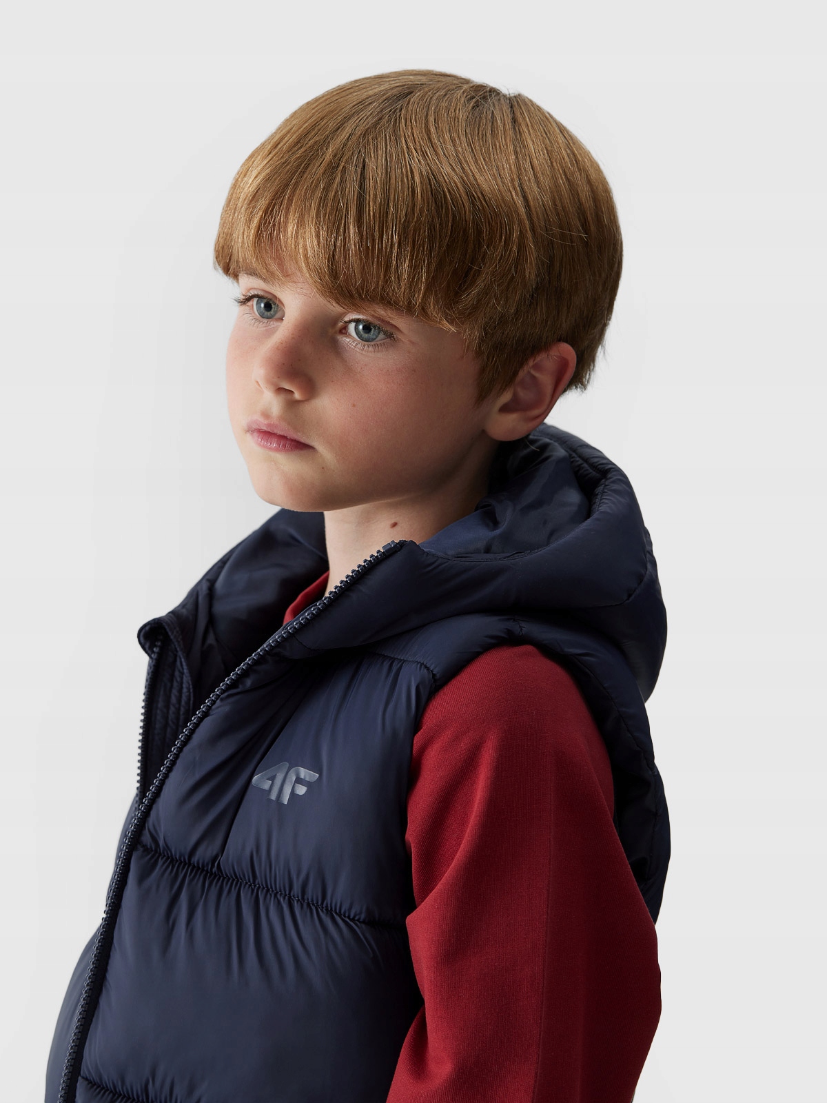 4F BEZRĘKAWNIK CHŁOPIĘCY PIKOWANY KAMIZELKA CIEPŁA Z KAPTUREM Zapięcie zamek