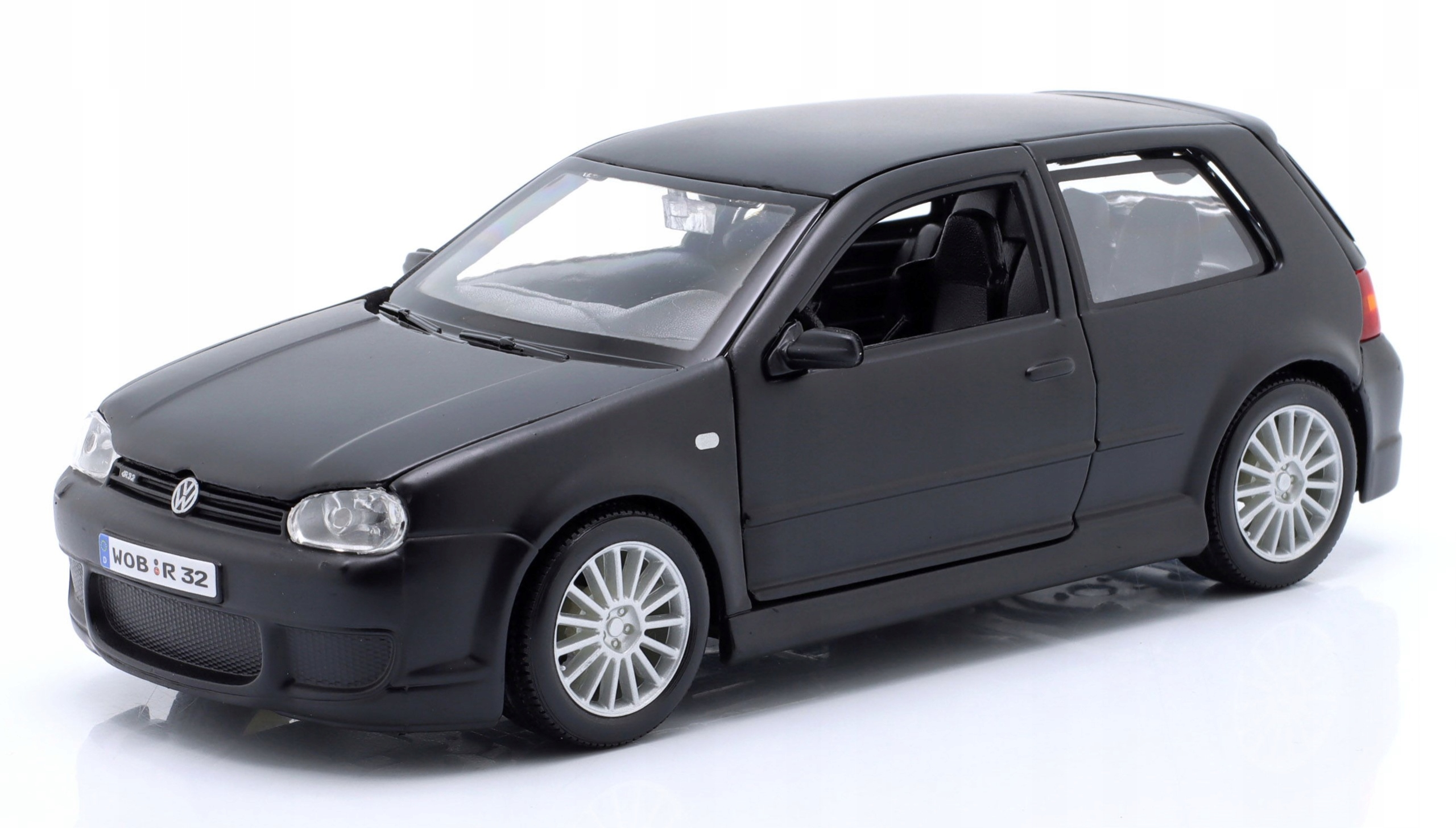 Volkswagen VW Golf 4 MK4 IV R32 2002 Maisto 1:24 черная модель автомобиля