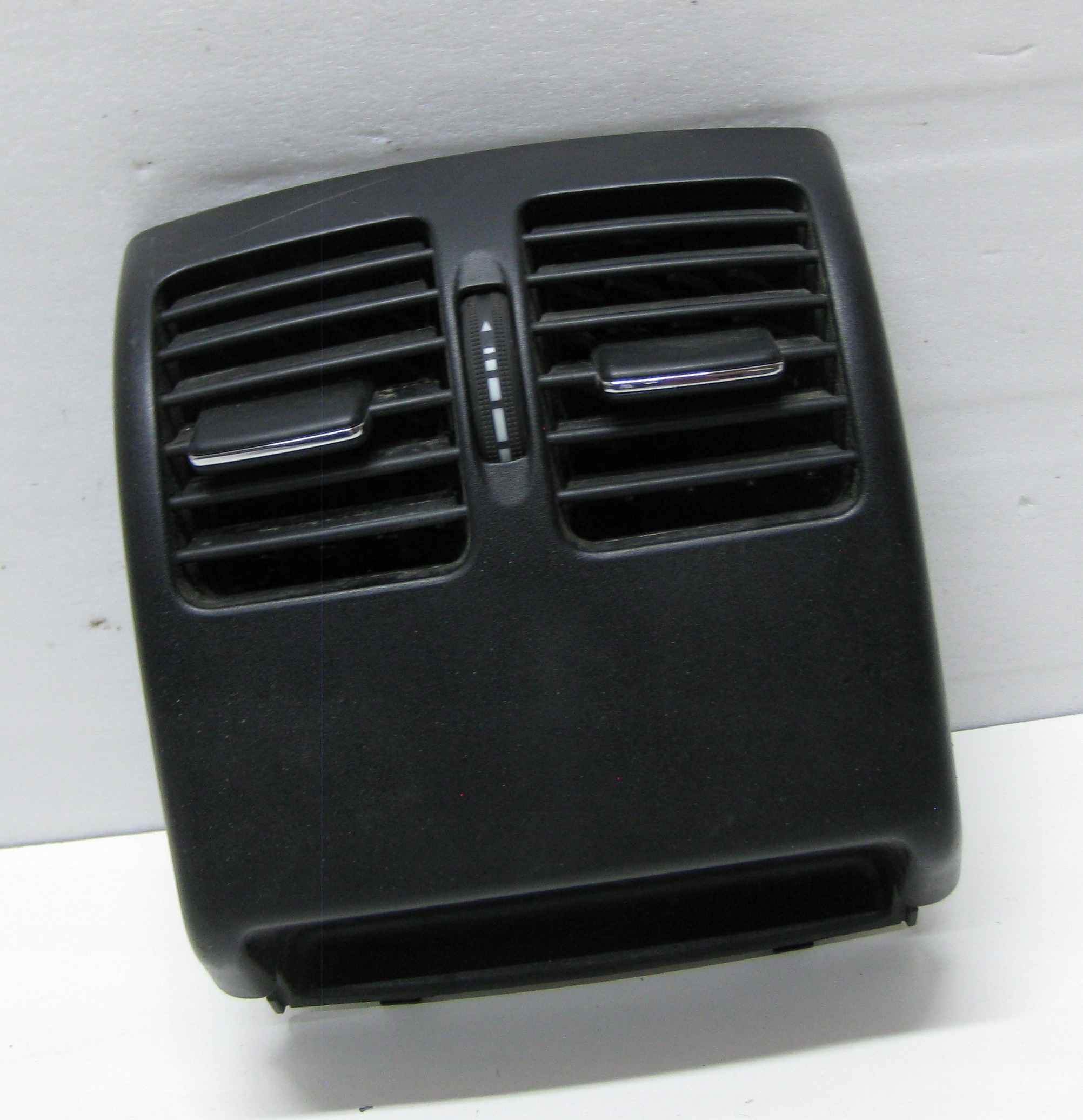 MERCEDES W207 grid air conditioning devices rear part A2048300954