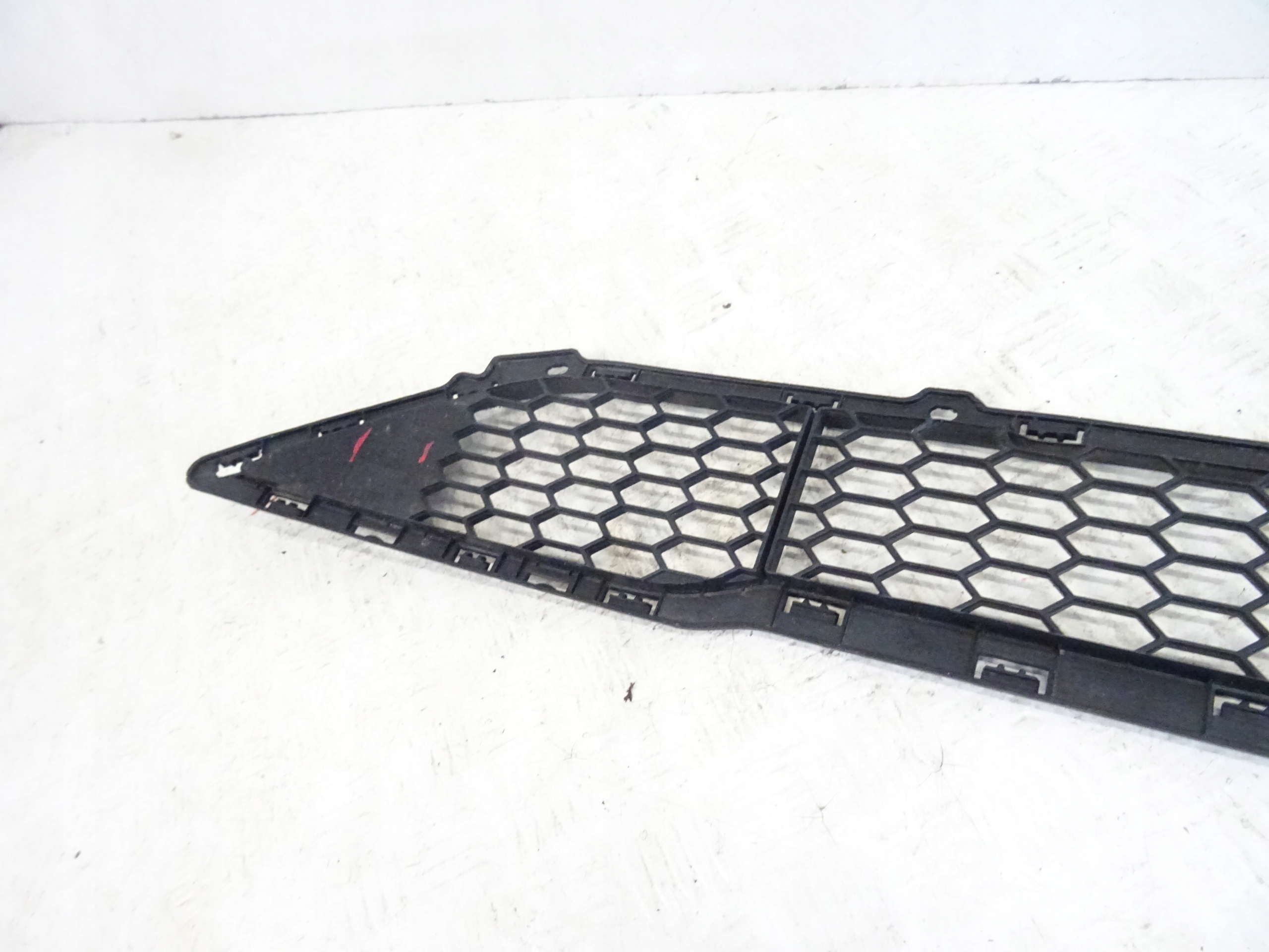 grid of a bumper front front central HYUNDAI TUCSON III 86561-D7200