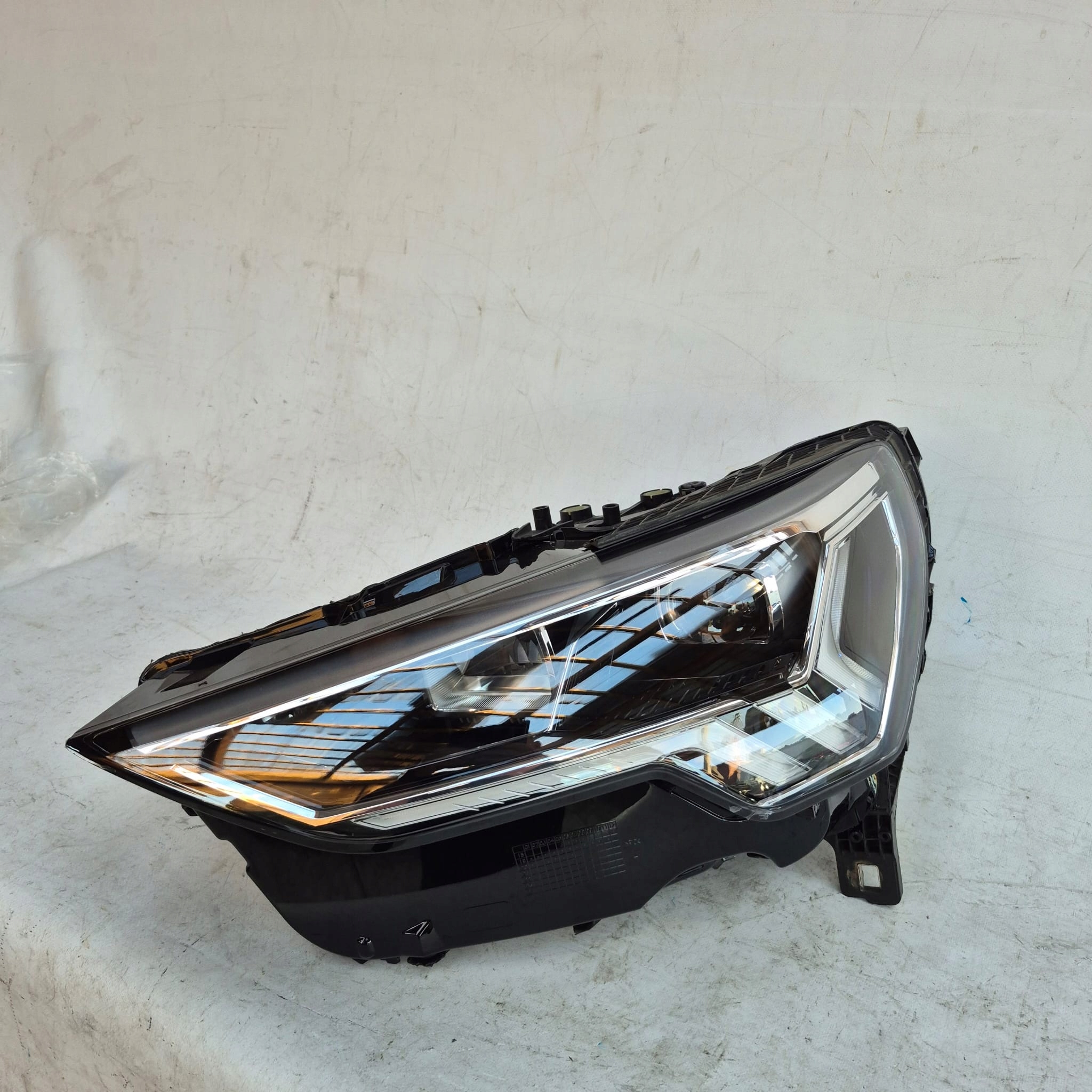 AUDI Q3 II 83A 18- light left front front FULL LED 83A941033