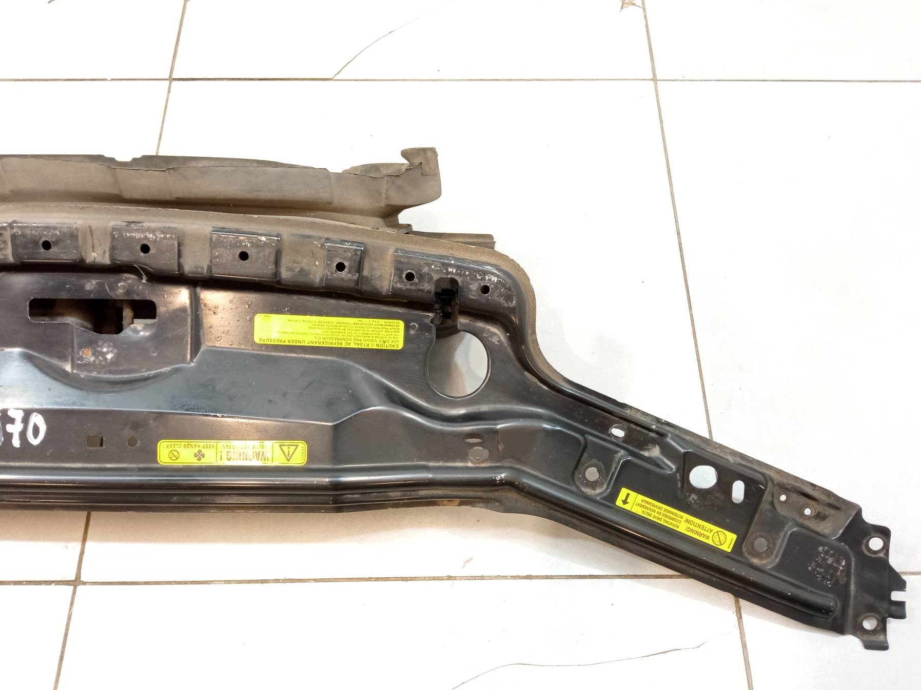 pillar of a bumper support panel for radiators upper Volvo S80 and (1998-2006)