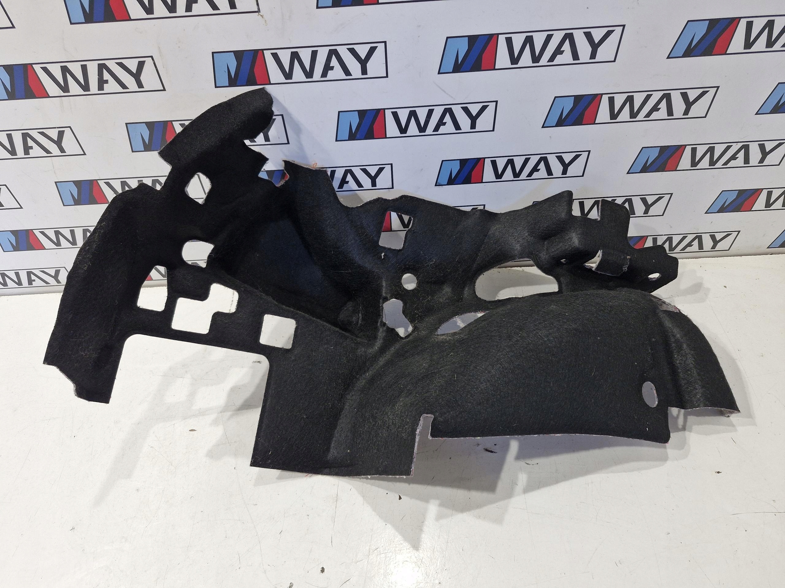 7234601 BMW F31 IZOLACJA boot mat left rear part