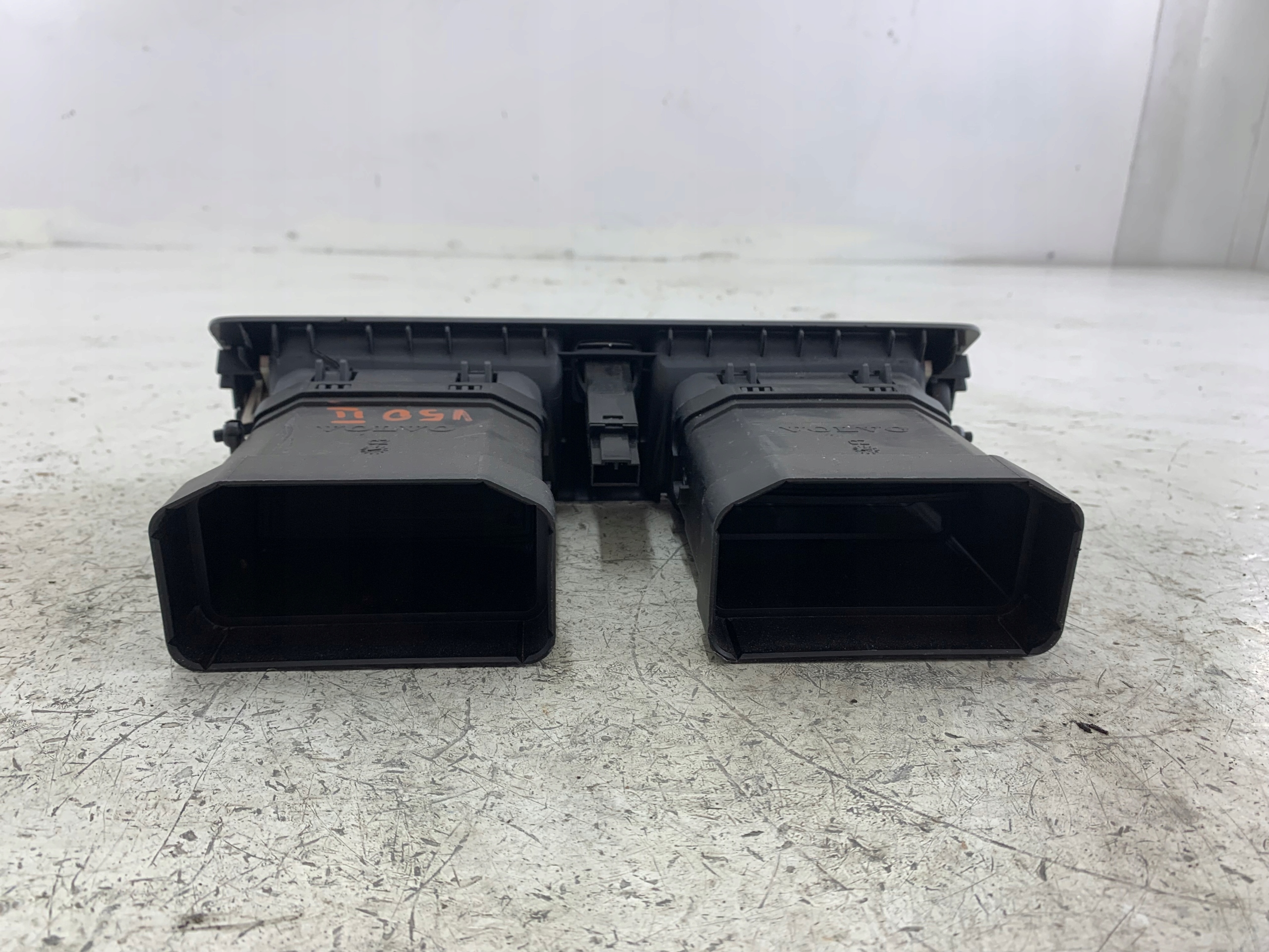 VOLVO V50 II grid air conditioning devices central