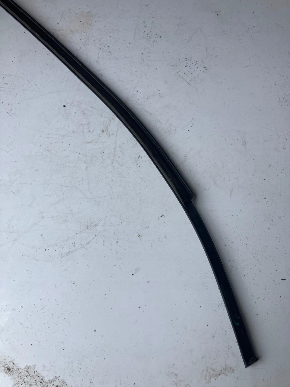 moulding dust door left rear part RENAULT CLIO IV HB