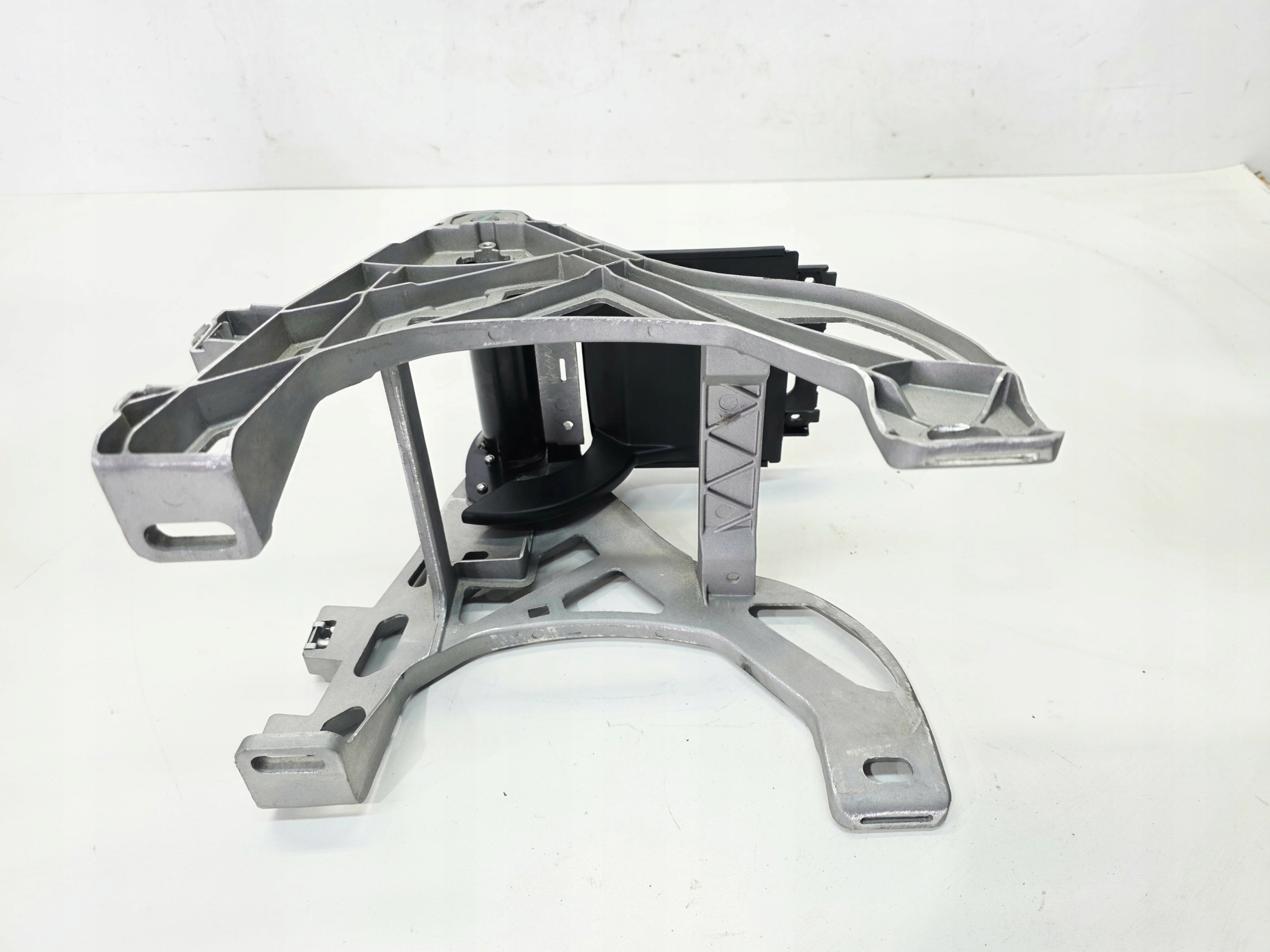support PODLOKIETNIKA front AUDI A4 B9 A5 8W 8W0864283A