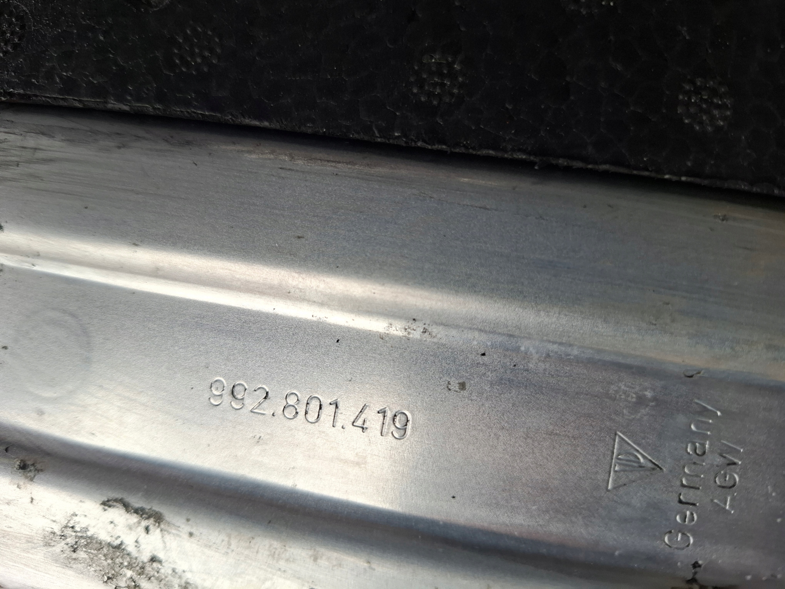 držák WANNY WOZKA předního PORSCHE 992 911