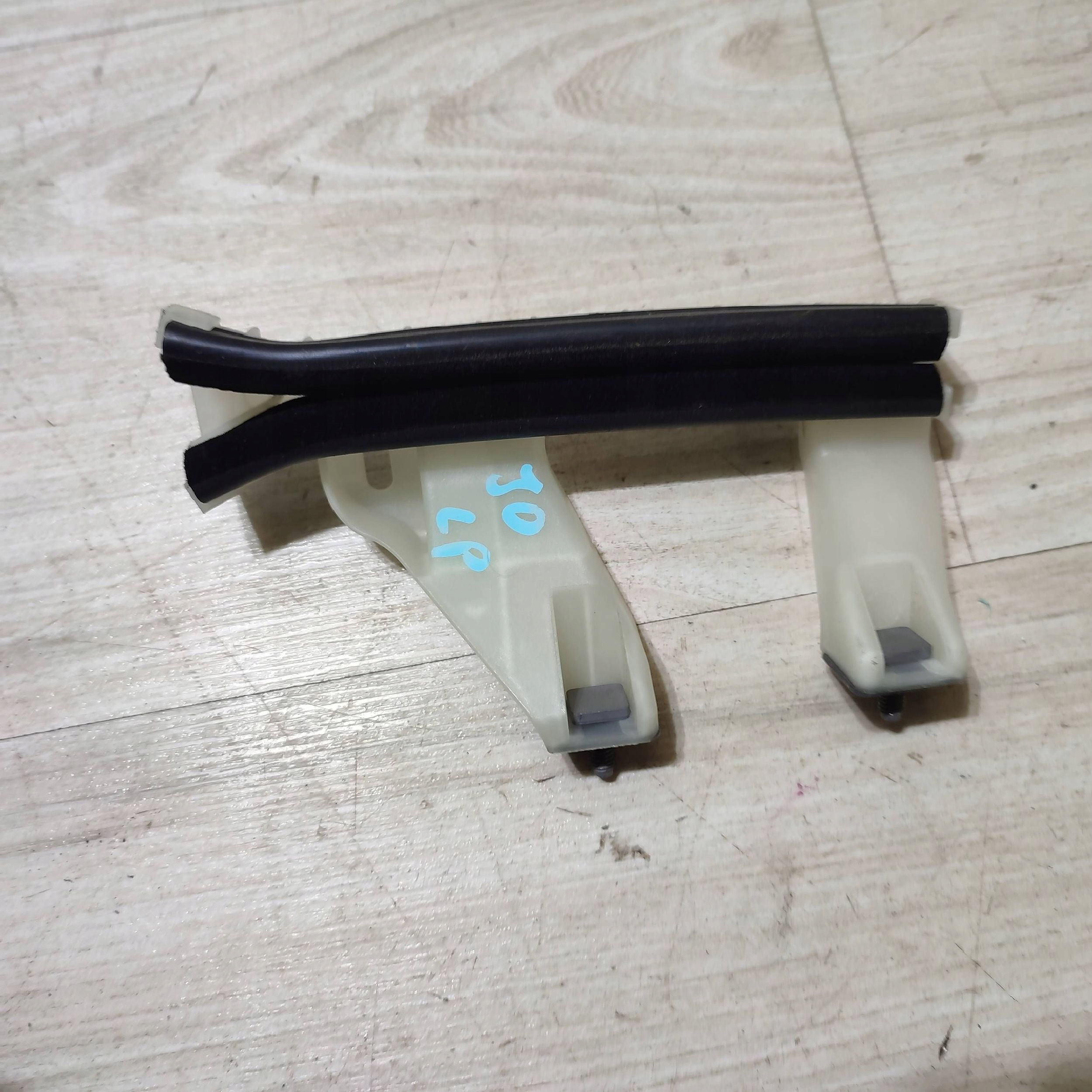 prowadnica windows door front side left Dacia Jogger 802213320R