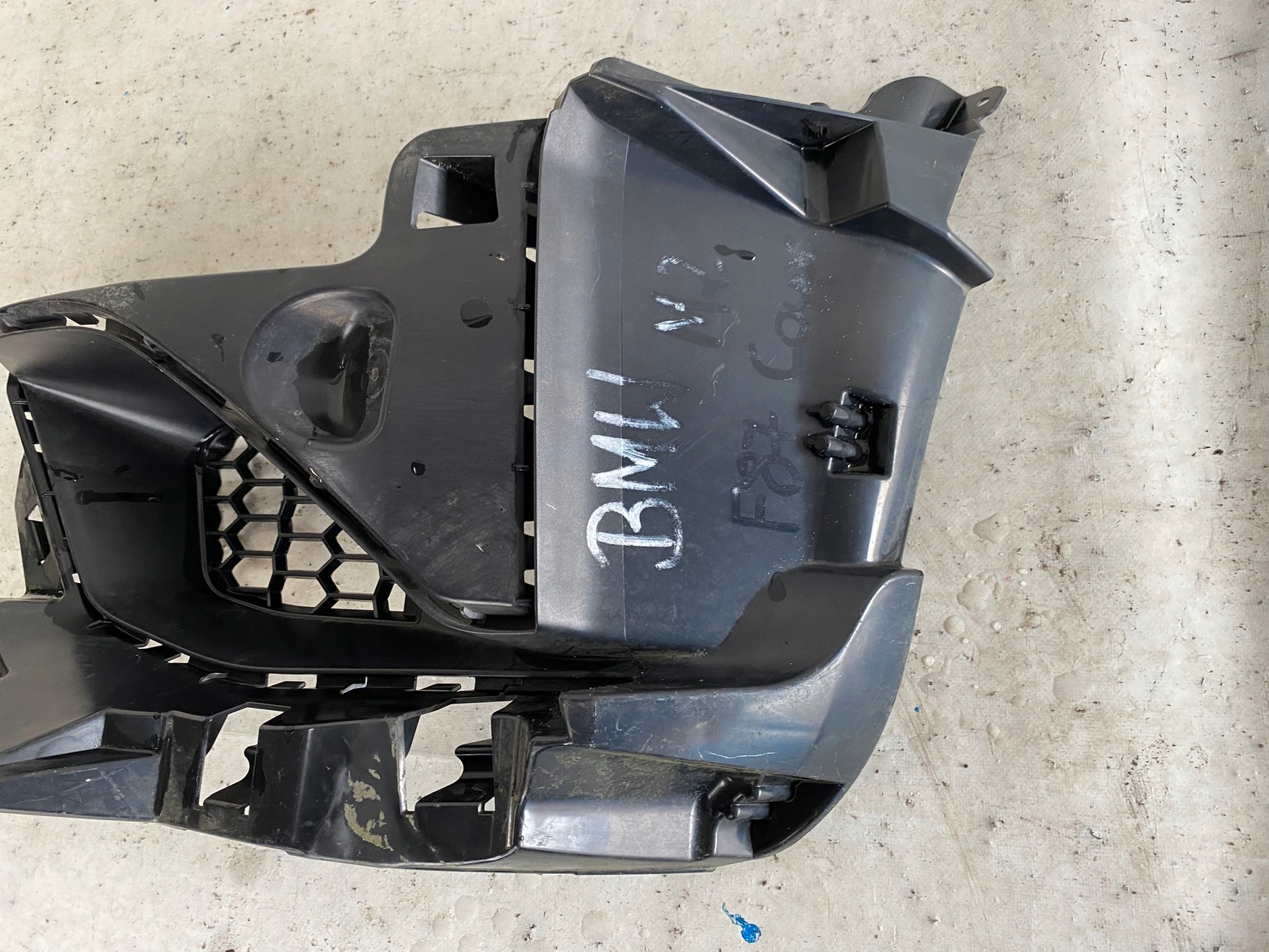 BMW M2 F87 13- grid of a bumper front left 8067021