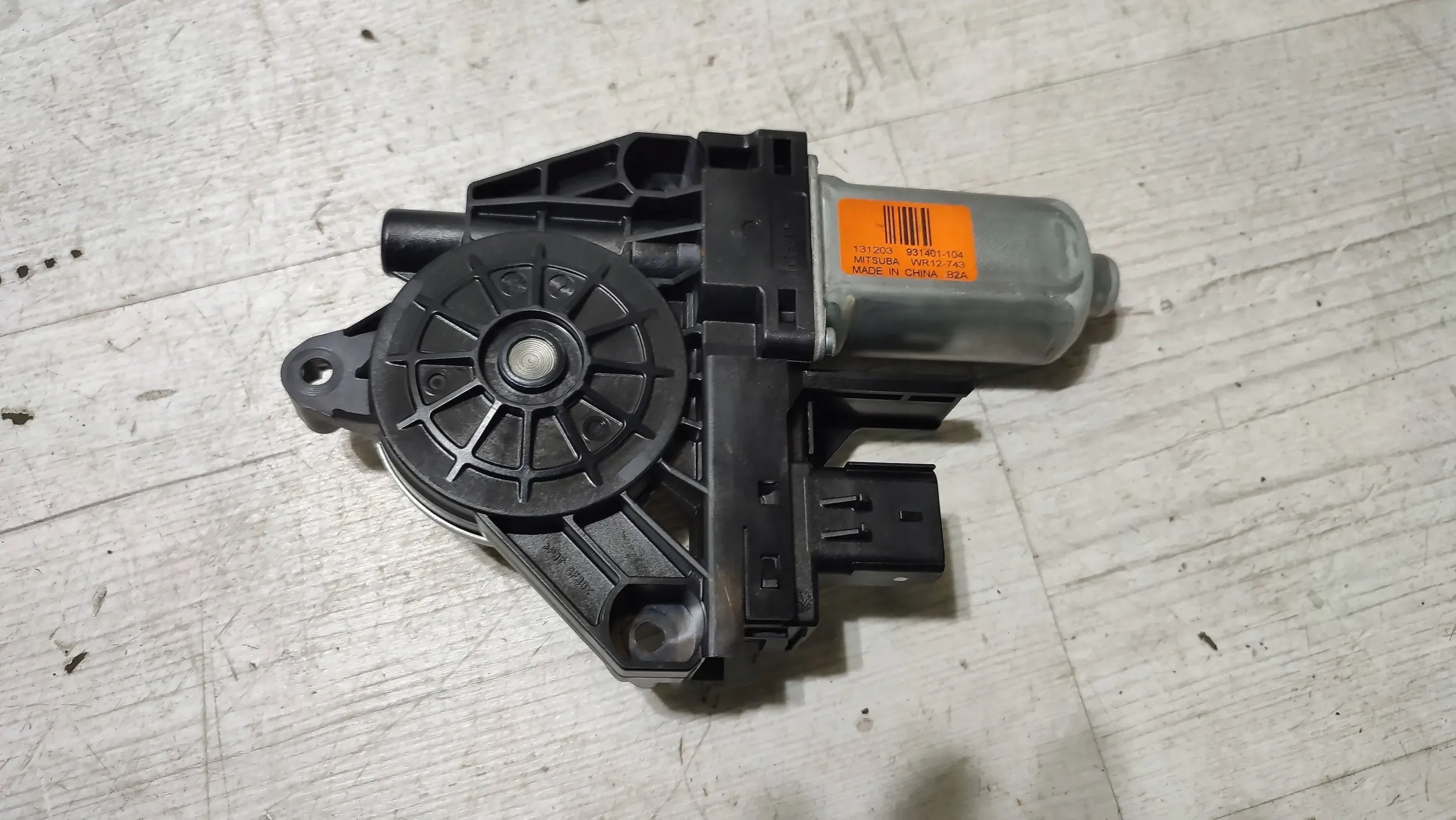 Jeep Cherokee KL 15r. 2.0d mini motor of the window windows right front