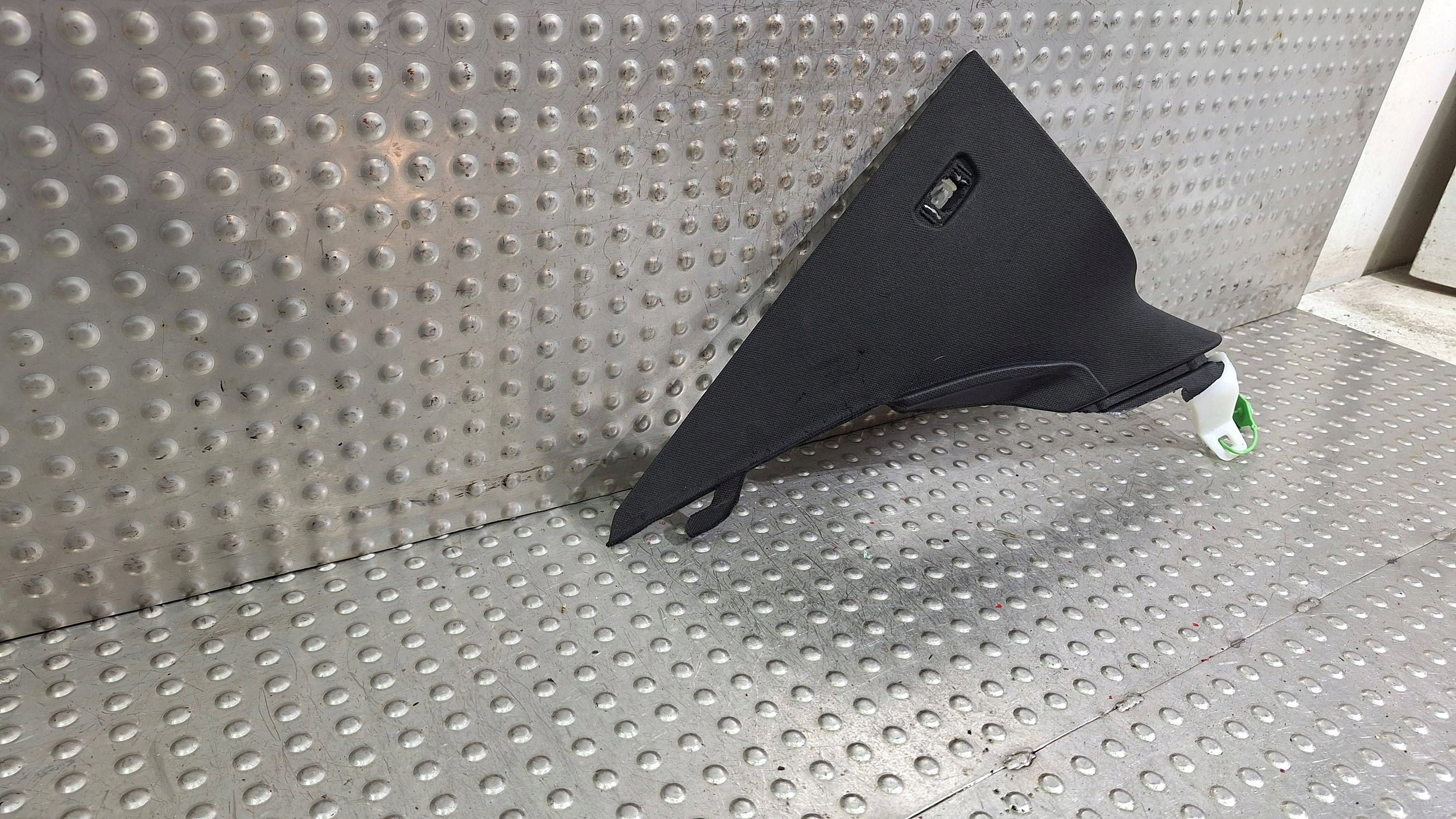 cover central SLUPKA left 9484545 BMW 2 G42