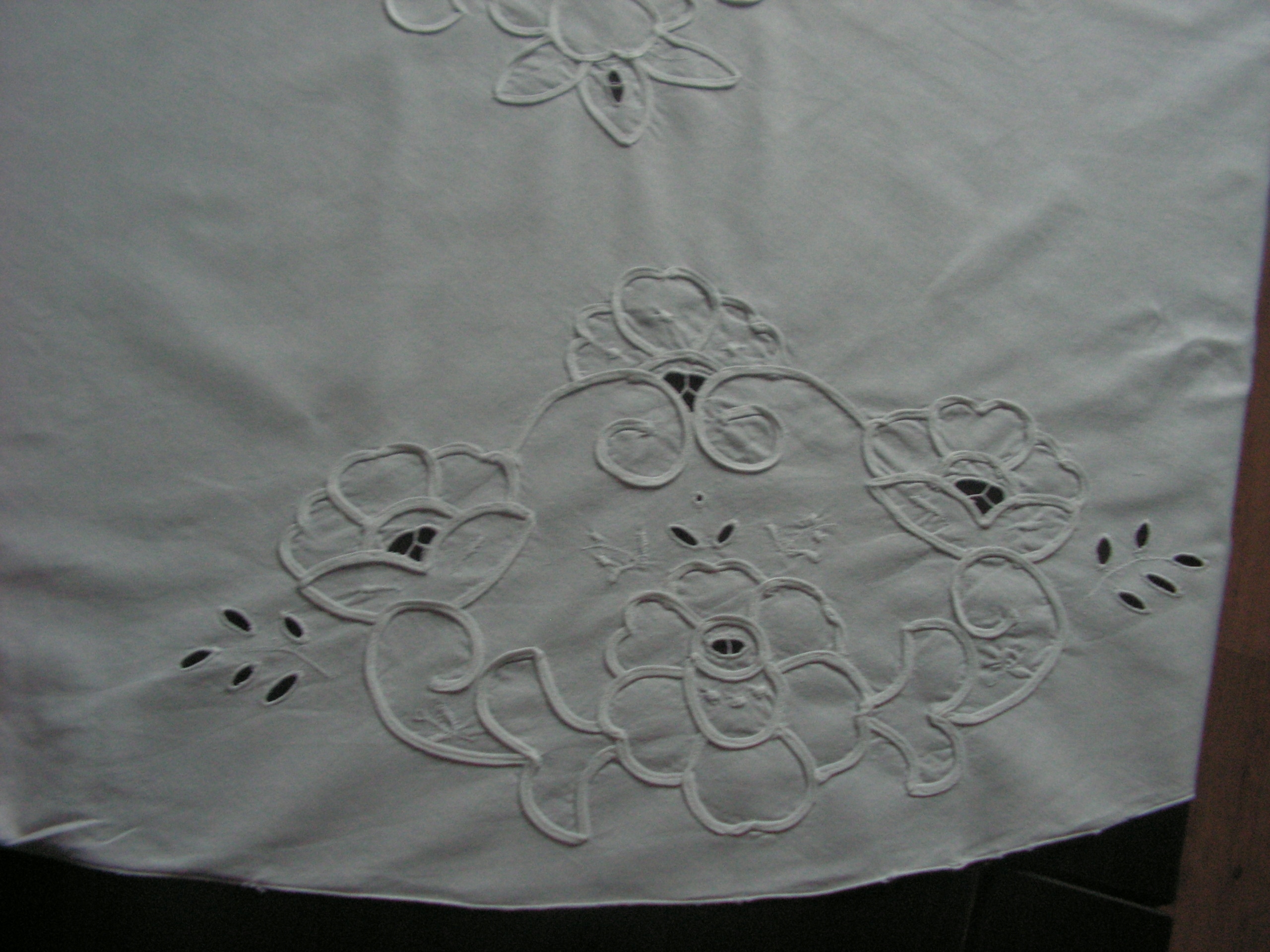 Милая Вышитая Скатерть