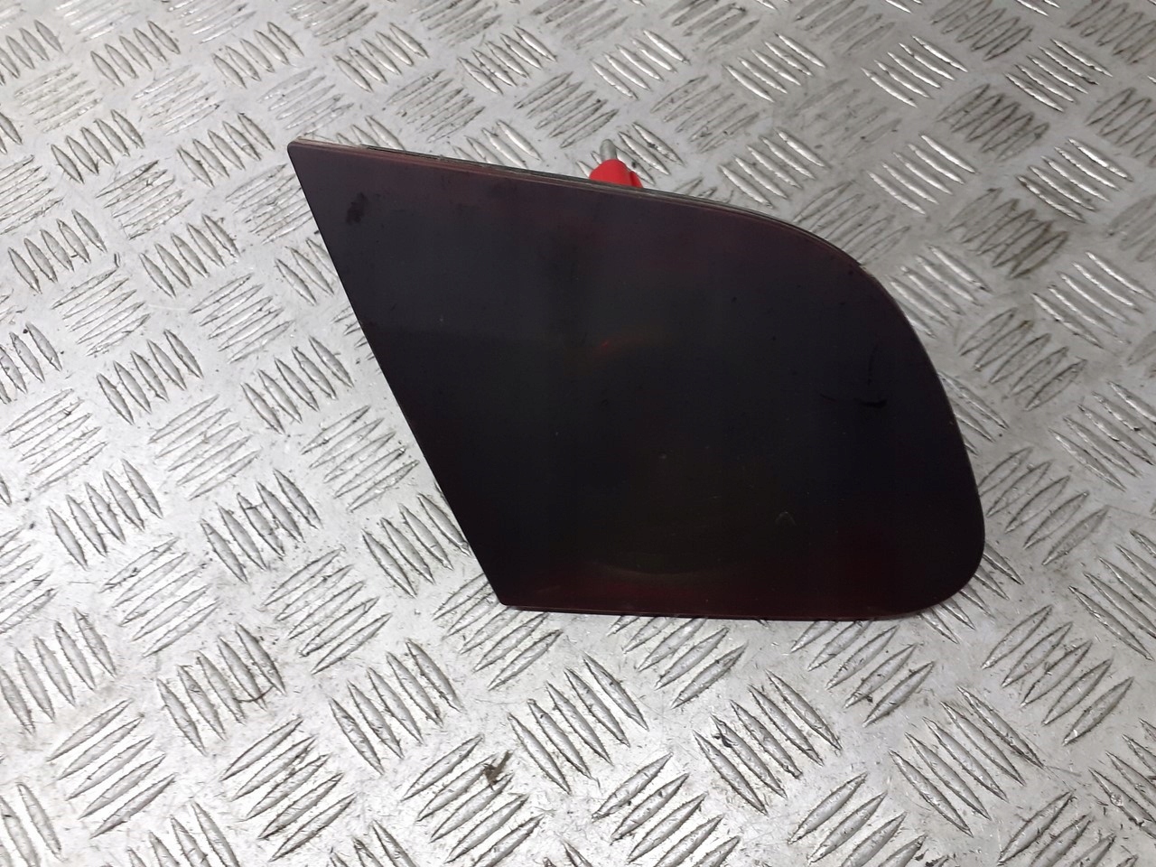 фонарь левый в багажнике vw PASSAT B6 седан