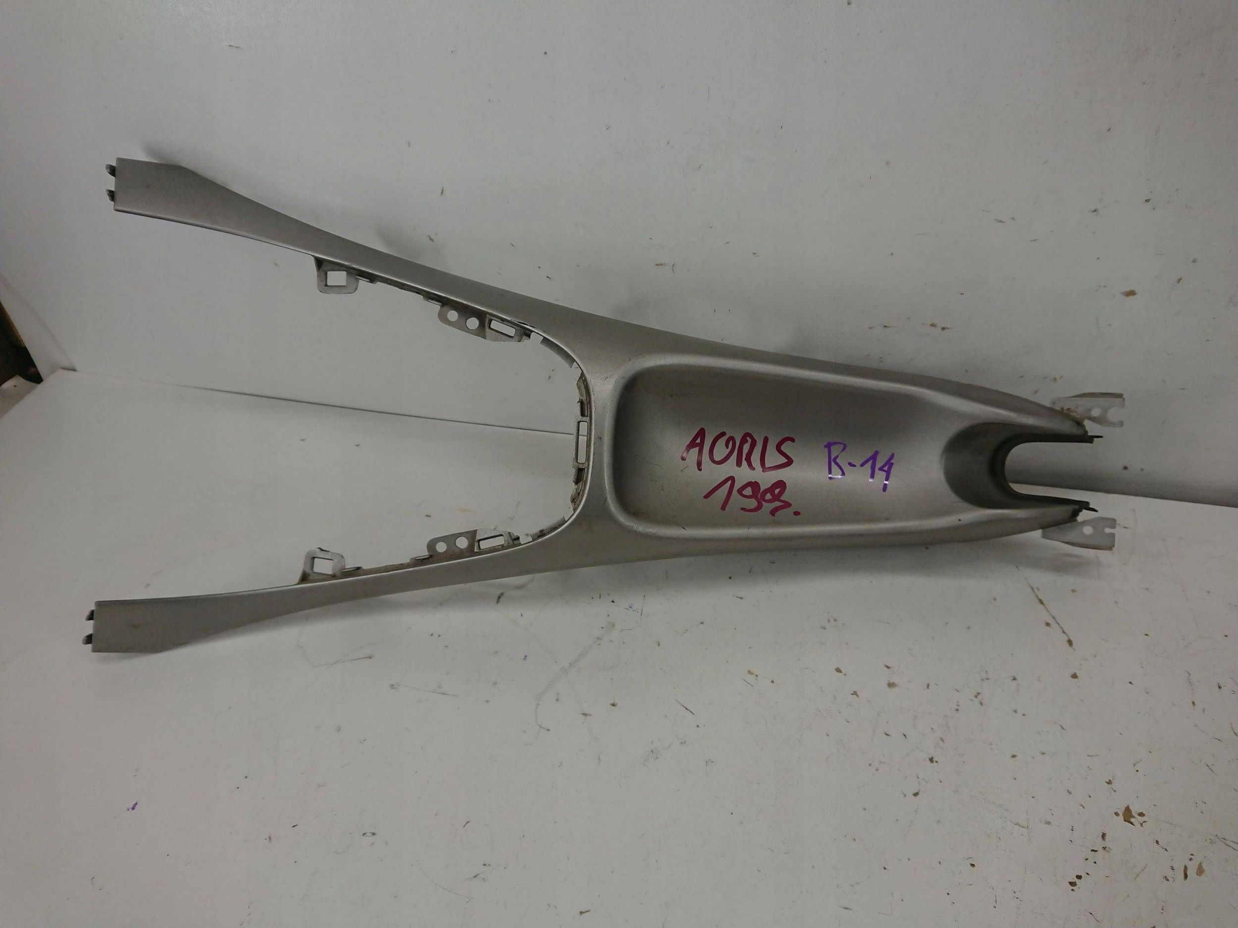 Toyota Auris Tunel central frame