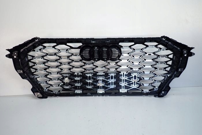 AUDI Q3 II S-LINE 18- grille 83F853651B