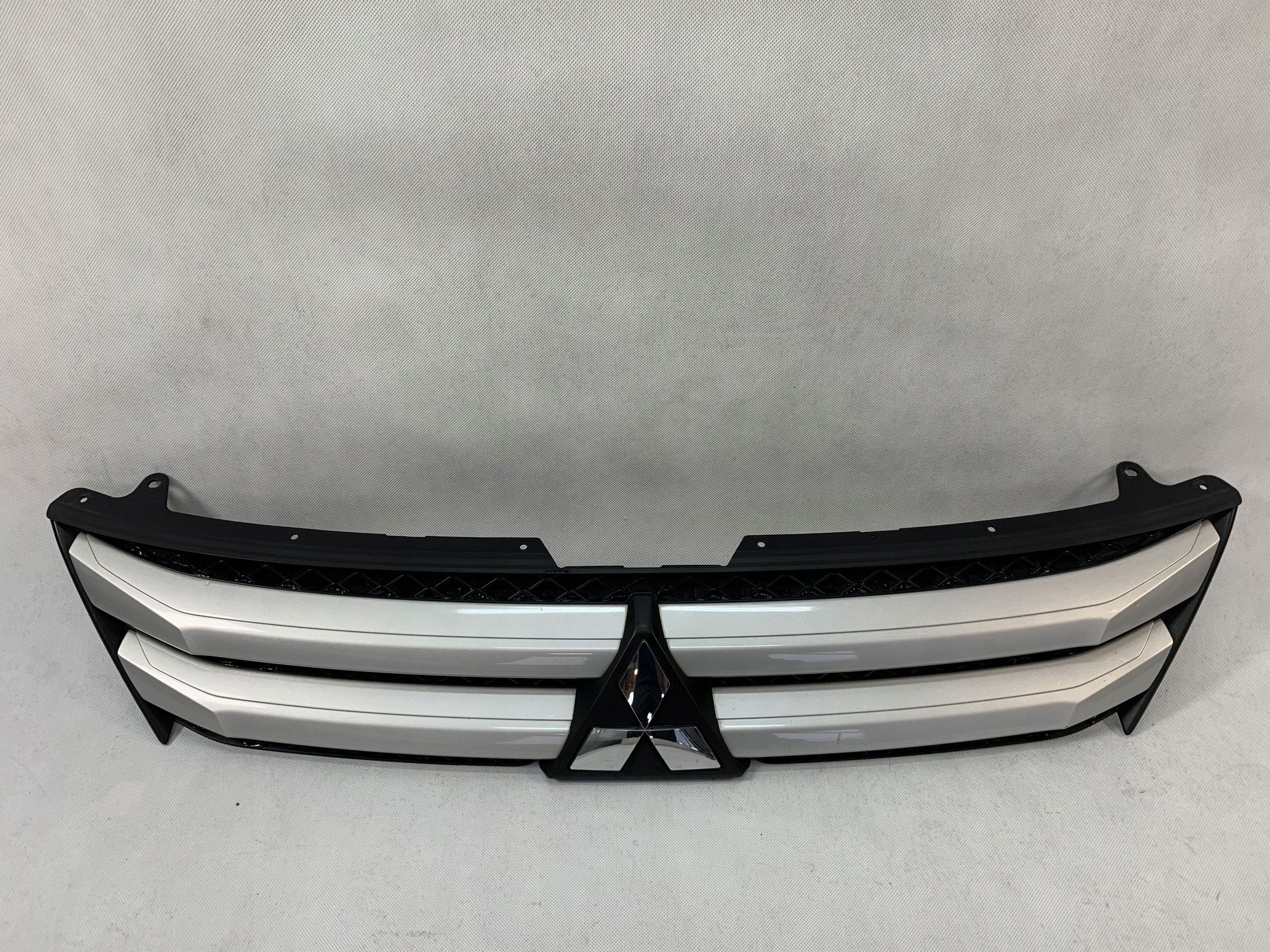Grille Mitsubishi Eclipse Cross 18-20r 7450B072 01.26