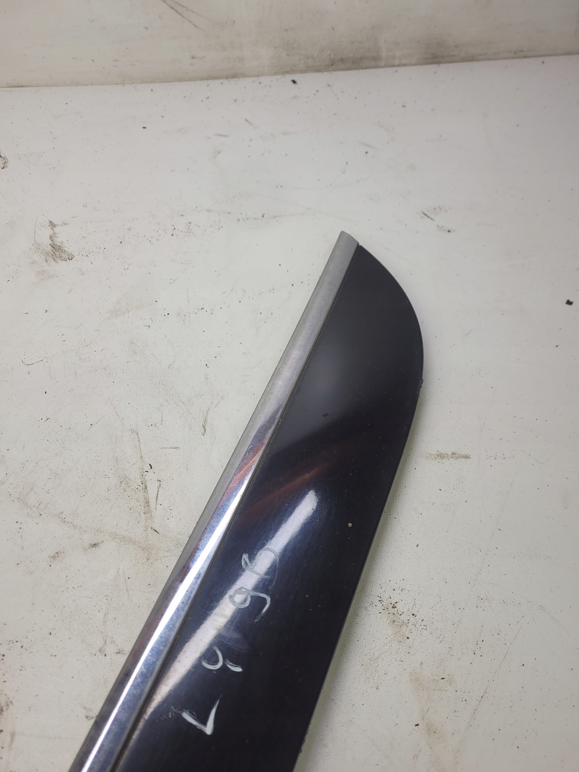 moulding door lower left rear part AUDI A6 C6 LIFT LY9B