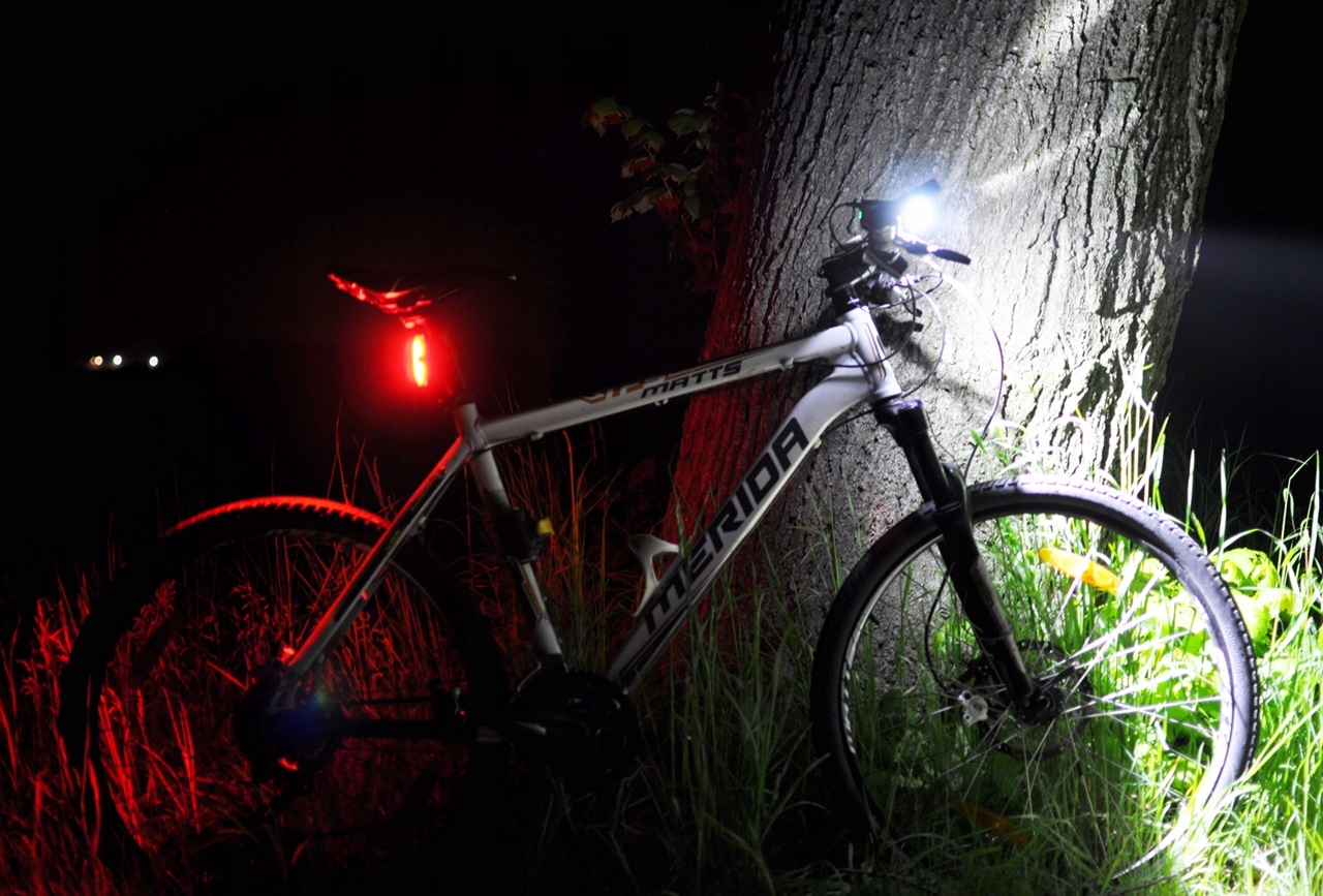 Lampka rowerowa oświetlenie Specter Compass 1500lm Strumień świetlny 1500 lm