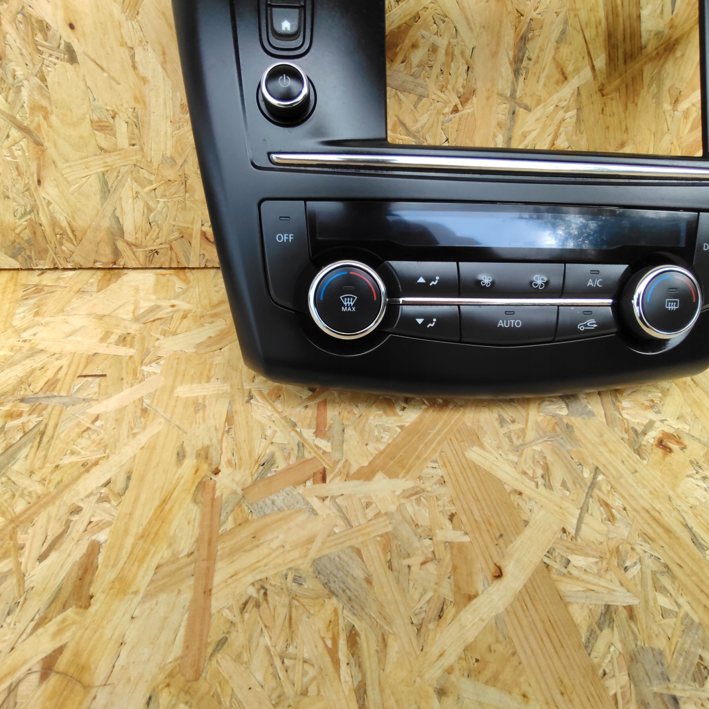 PANEL RADIA KLIMATRONIK RENAULT KADJAR