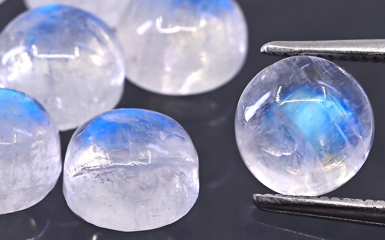 Měsíční kámen A kulatý kabošon fi 12 mm