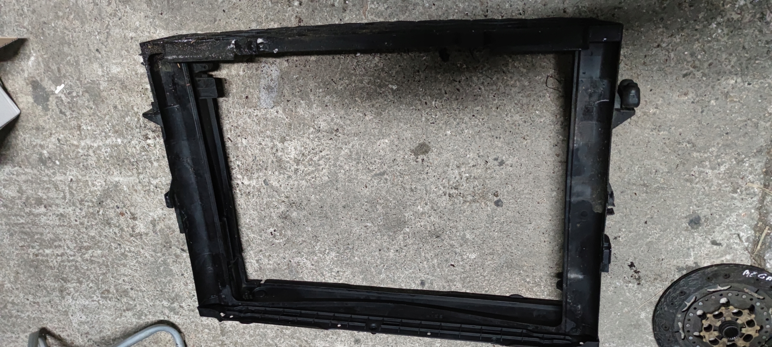 BMW E65 3.6 4.4 OBUDOWA RAMKA CHŁODNIC PAS PRZEDNI