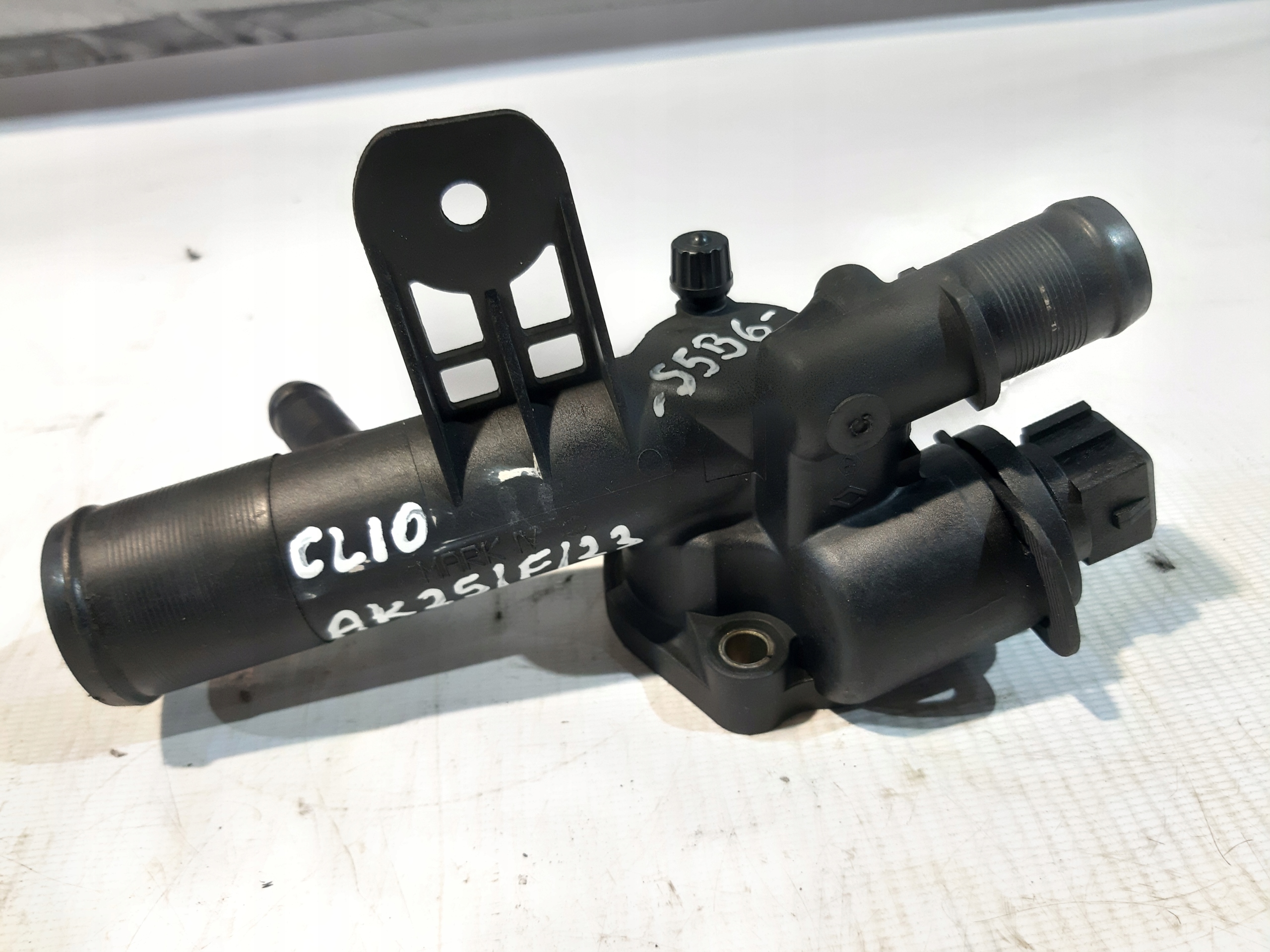 OBUDOWA TERMOSTATU 1.5 DCI CLIO 2 MEGANE 2 SCENIC