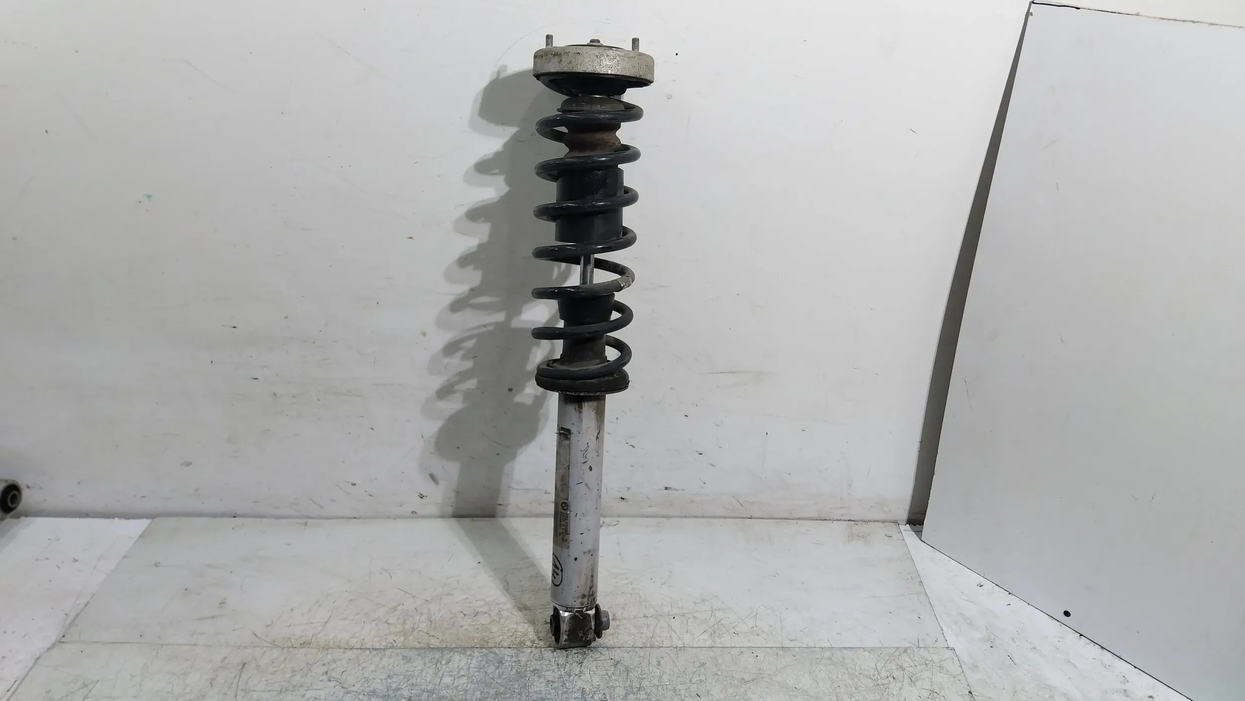 shock absorber left right rear part 6785984 BMW E60 E61 LIFT 3.0 XD