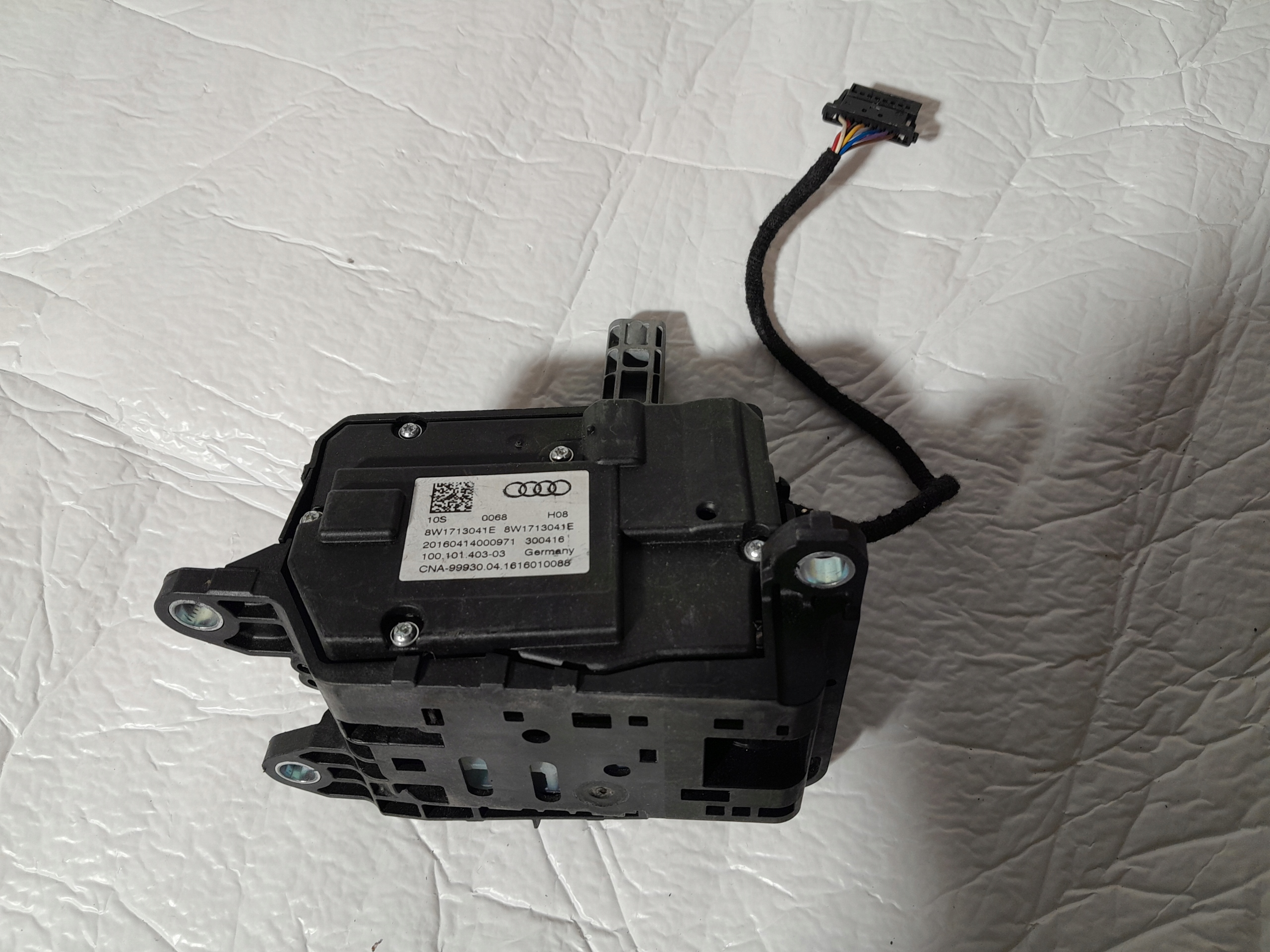 AUDI A4 B9 trim changes of the gear 8W1713041E