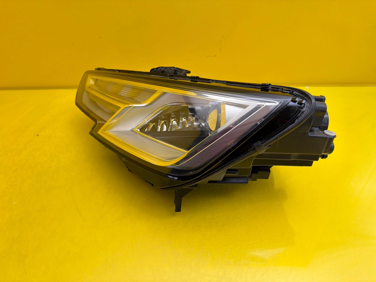 light left Audi A4 B9 8W 2015- Xenon Led 8W0941005