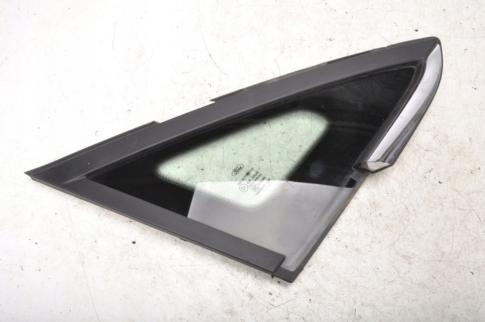 FIESTA MK7 LIFT ПЕРЕДНЕЕ ПРАВОЕ СТЕКЛО