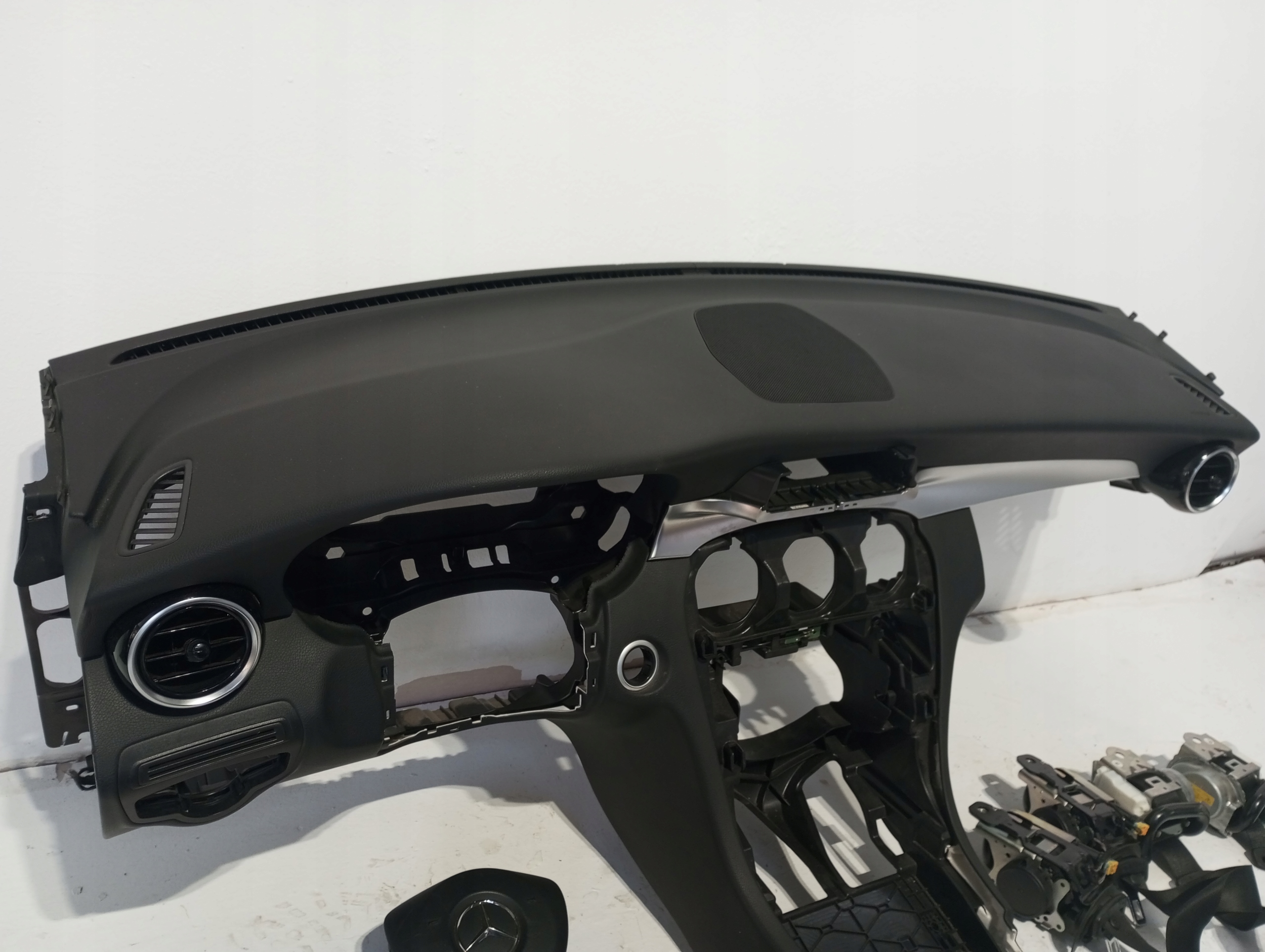 dashboard MERCEDES C KLASA 205