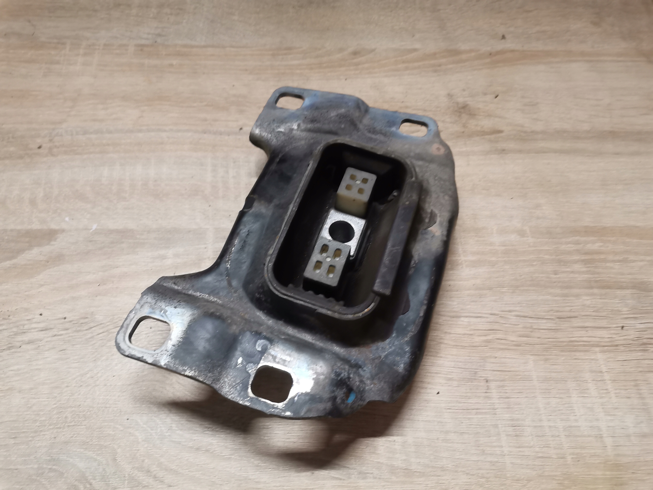 engine mount VOLVO V40 II D2 1.6 D 2012-2018r 322A69A