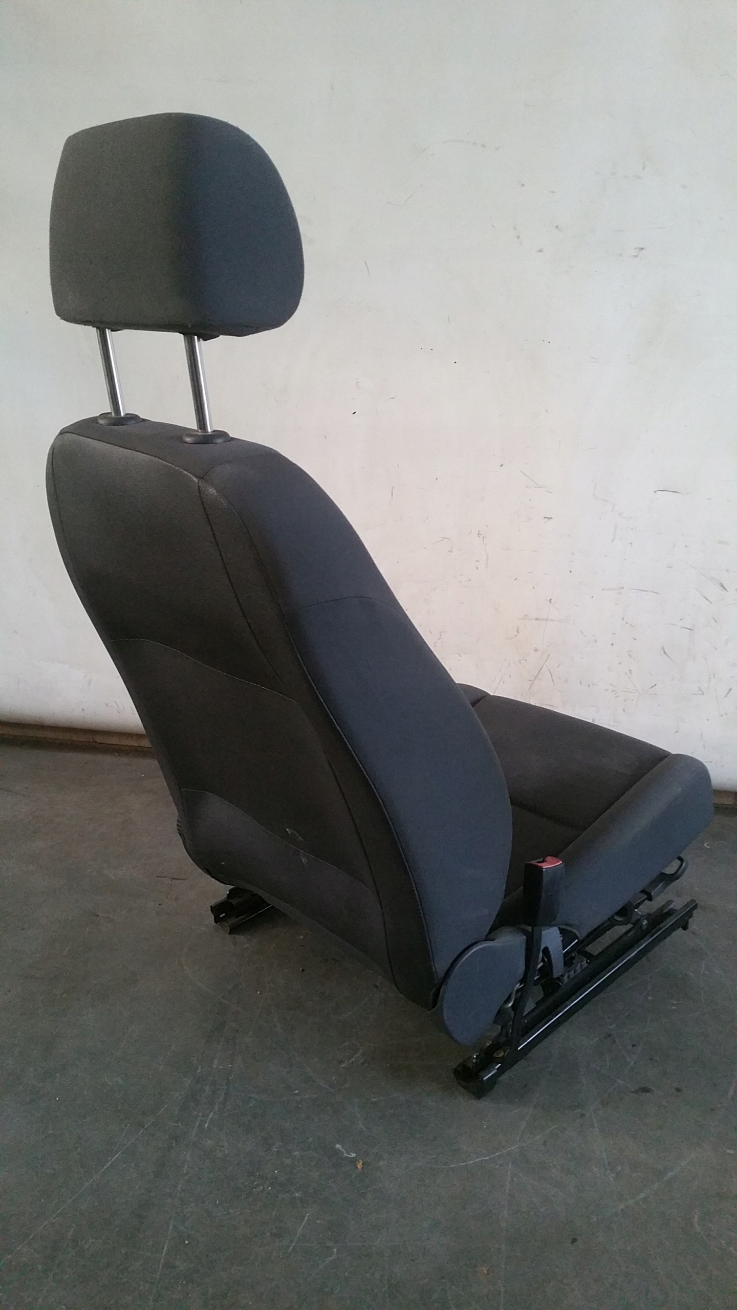 seat left VW Golf V