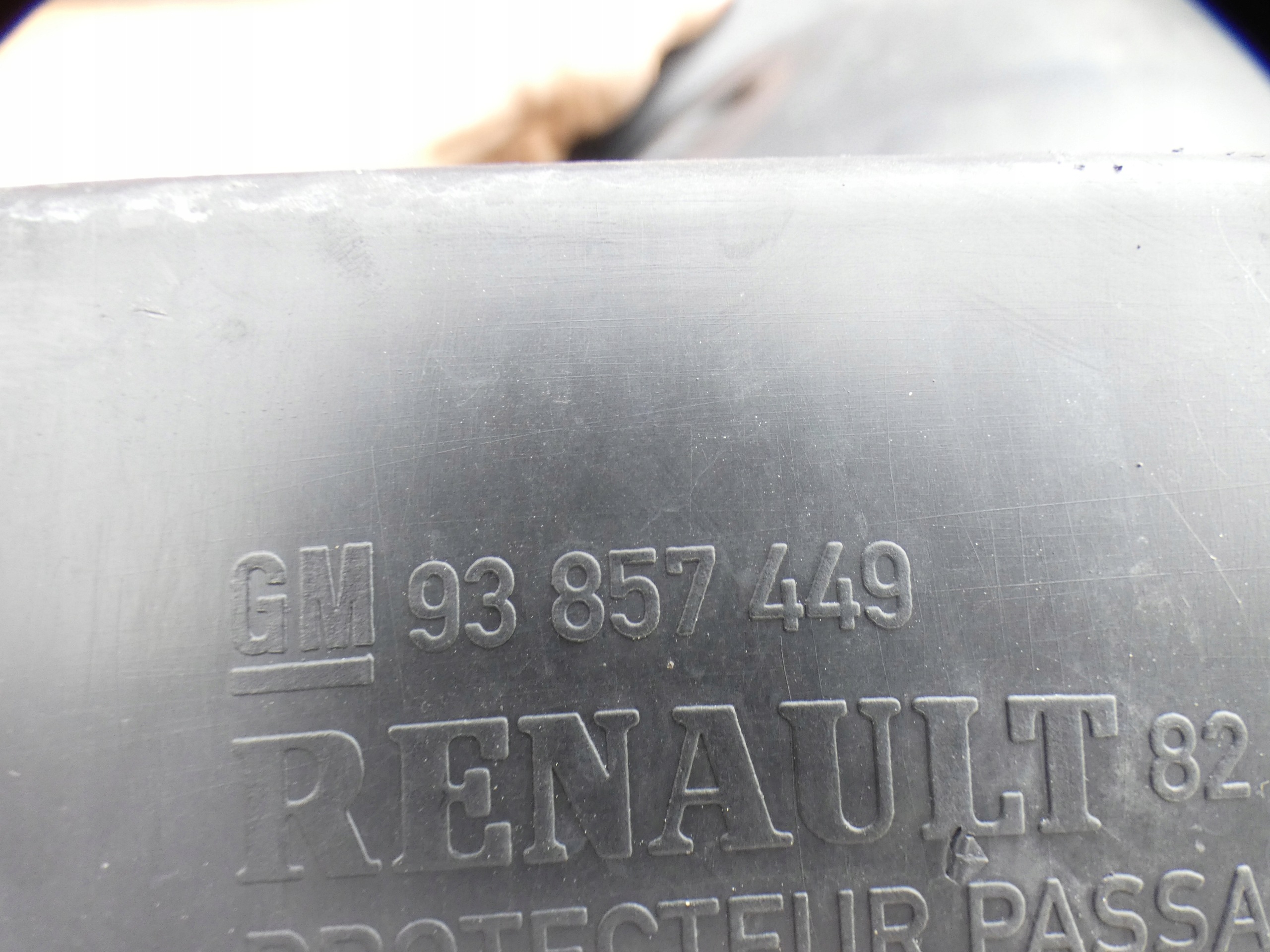 Renault Trafic II (X83) 2008 mudguard front