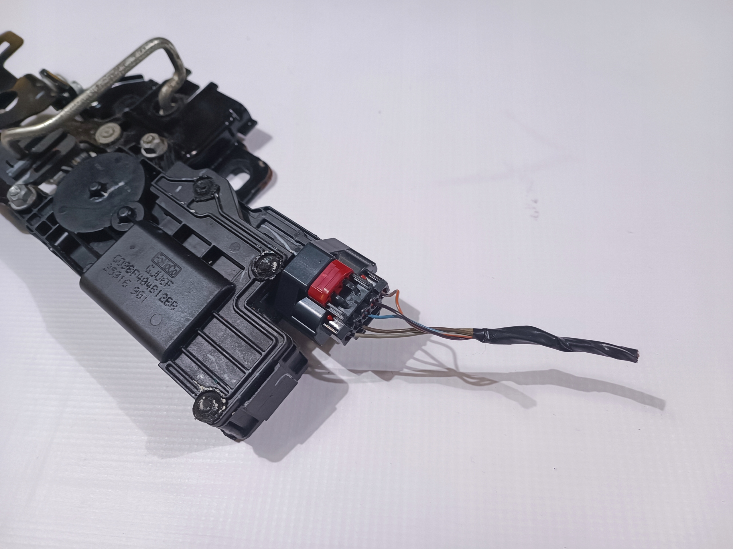 lock rygiel dociag bonnet boot Lincoln Continental 2017